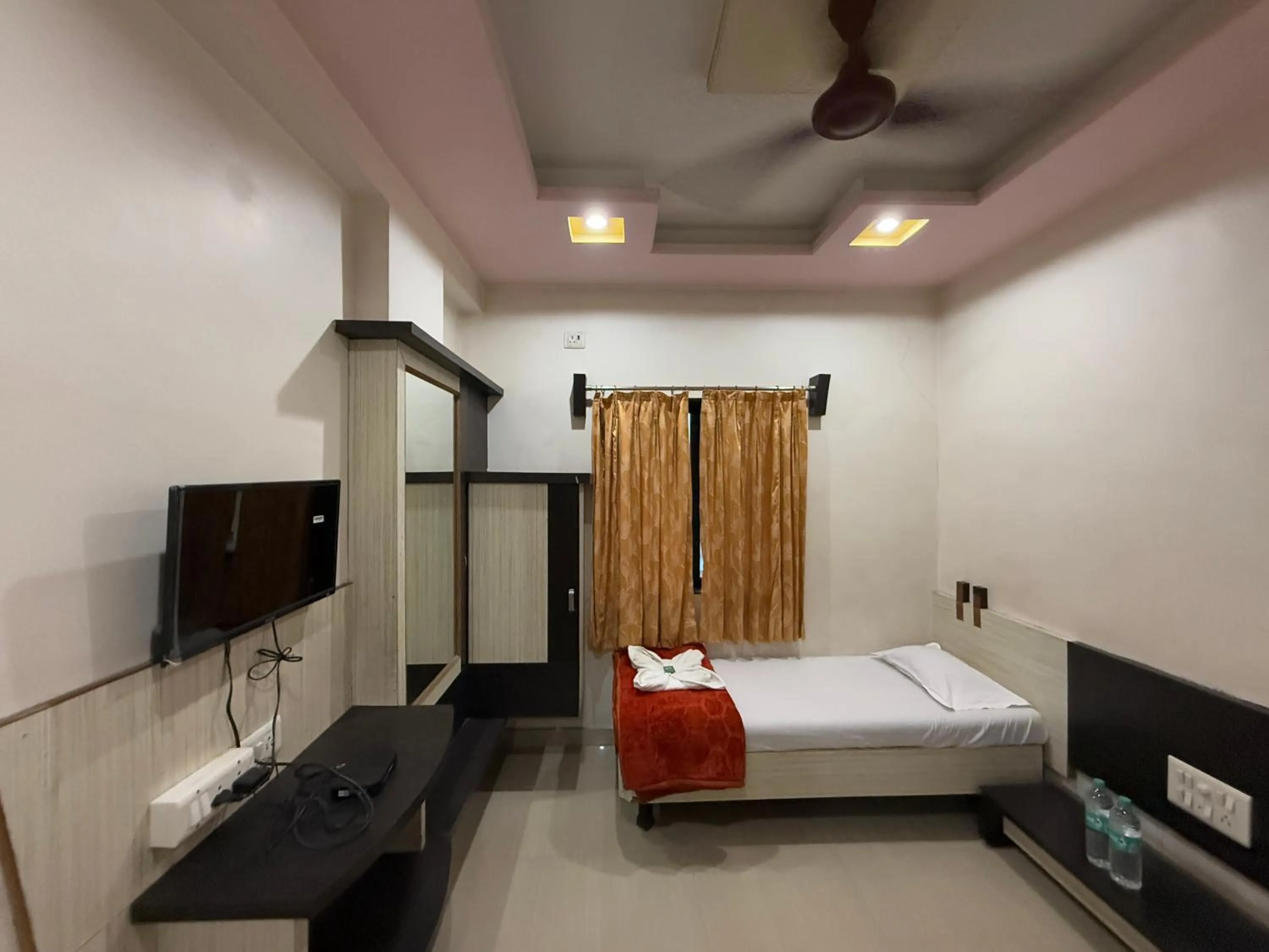 Bed in Hotel Temple Sai