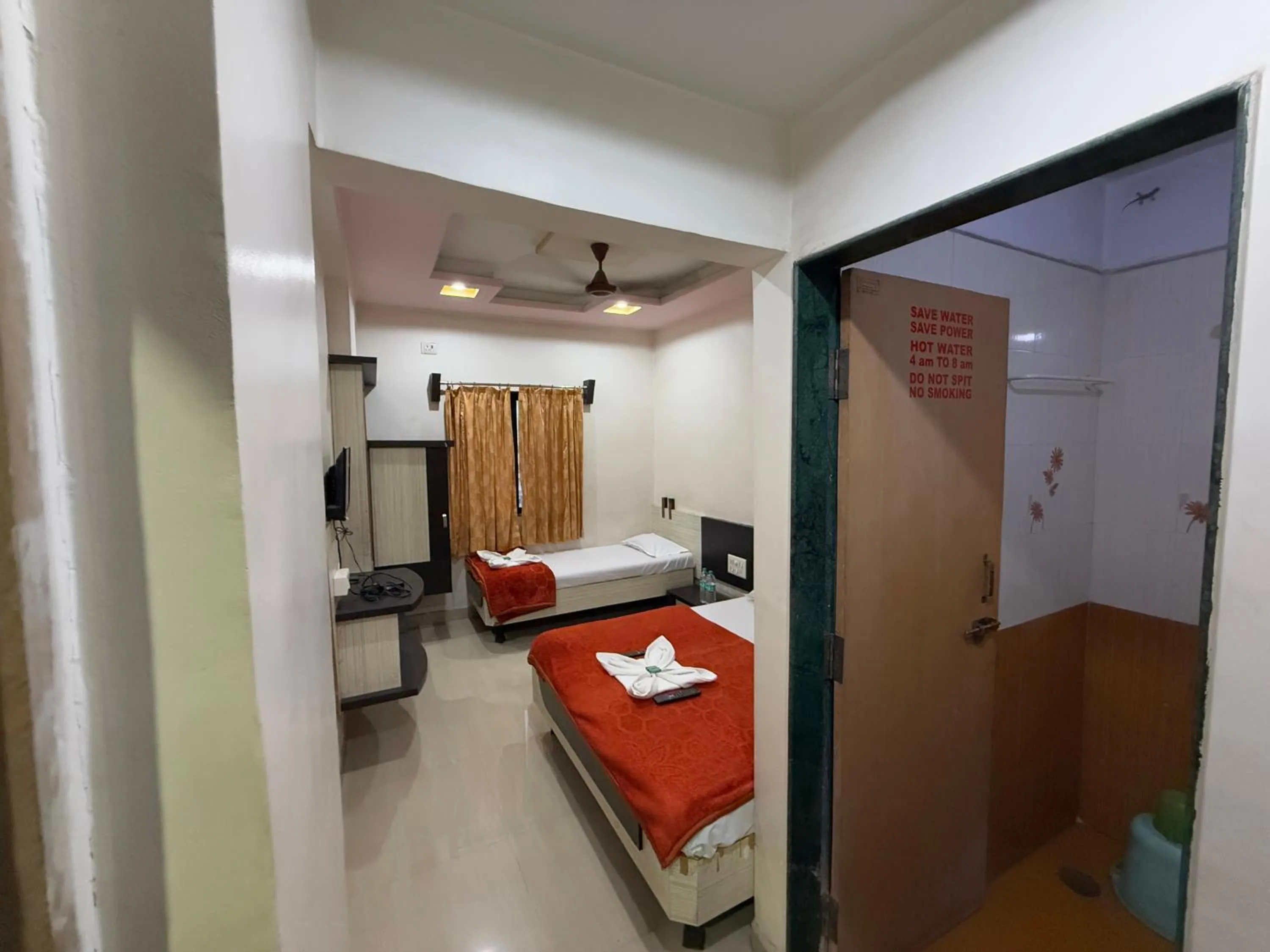 Bed in Hotel Temple Sai