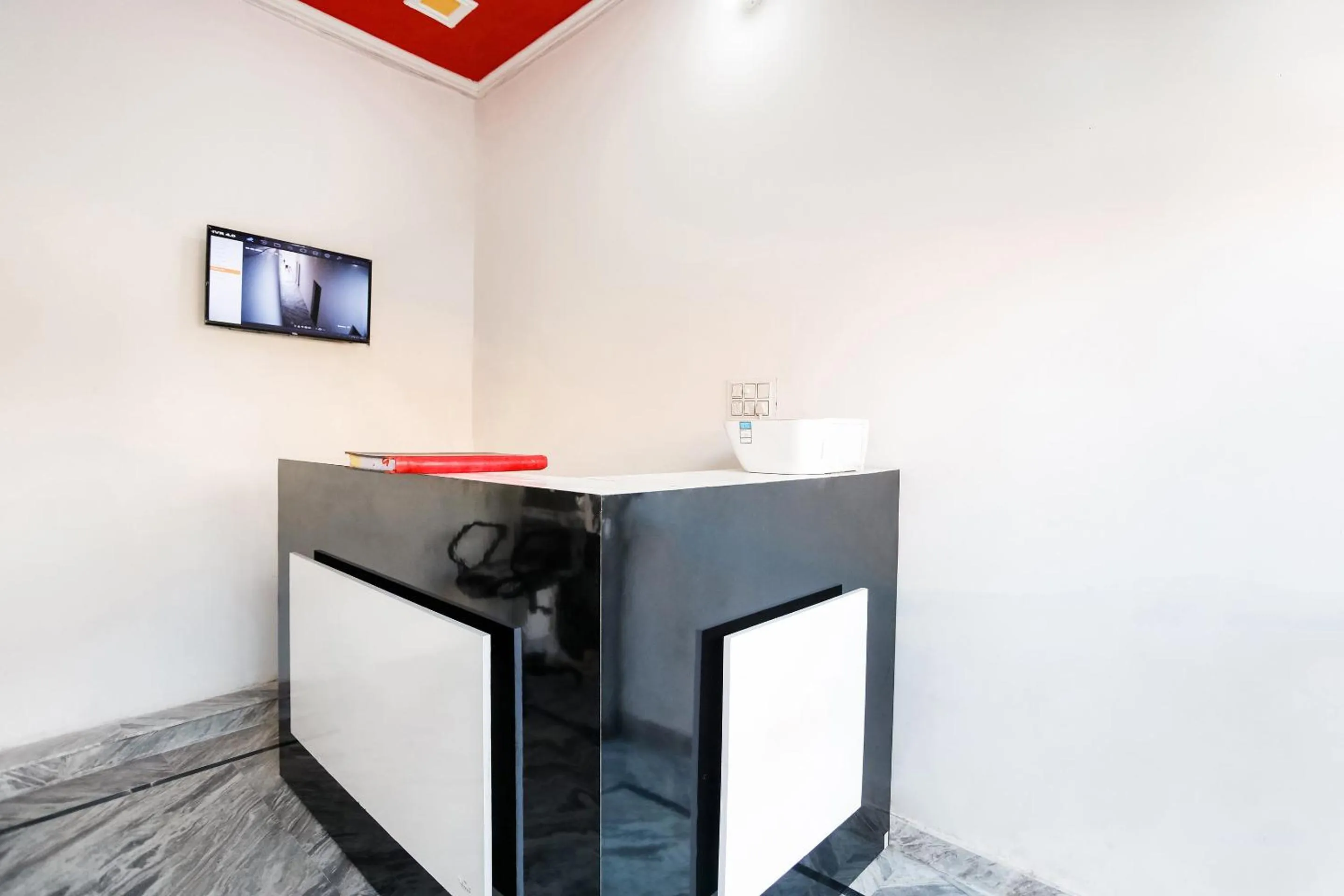 Lobby or reception in Hotel O by OYO Dollar