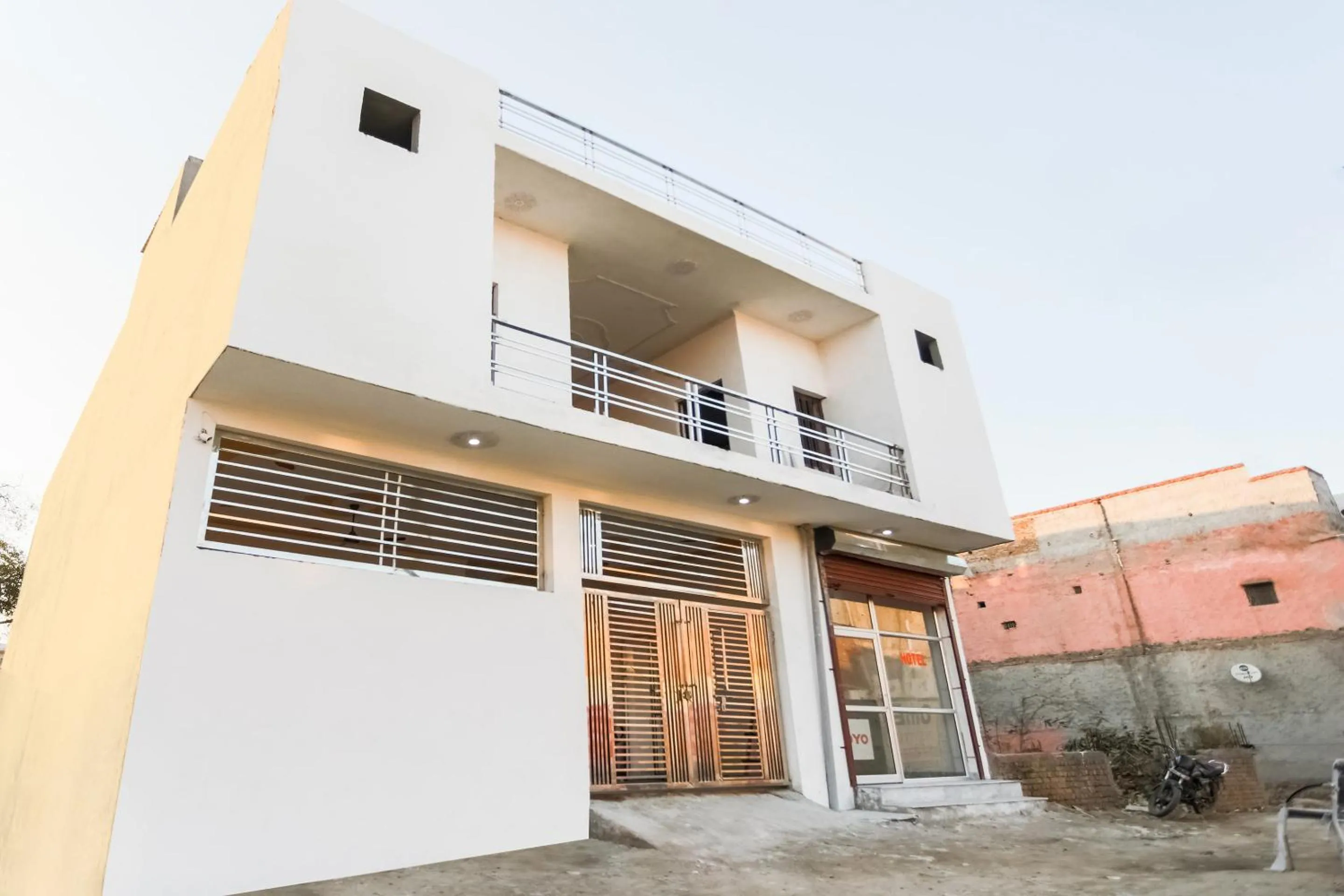 Facade/entrance in Hotel O by OYO Dollar