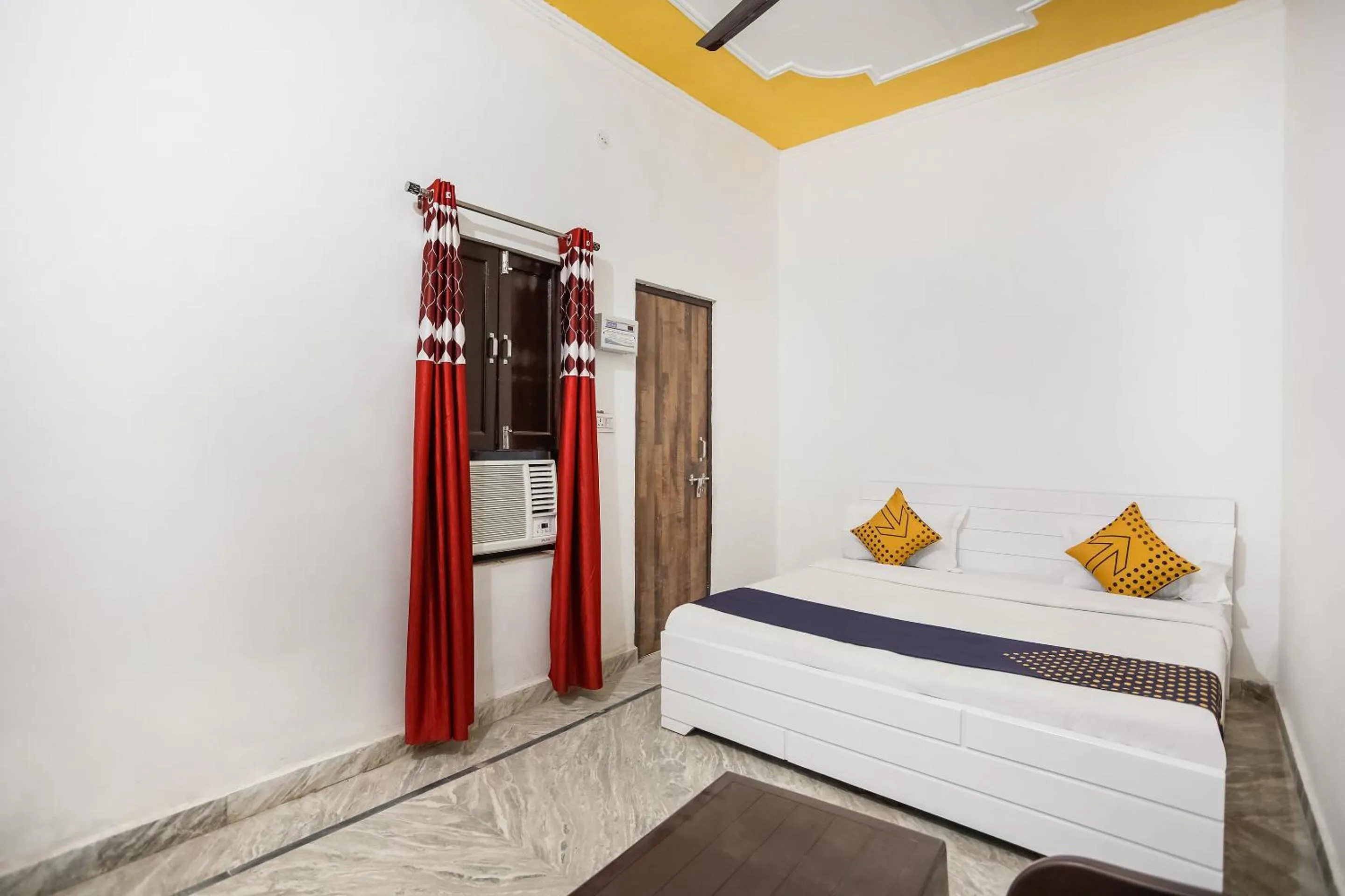 Bedroom in Hotel O by OYO Dollar