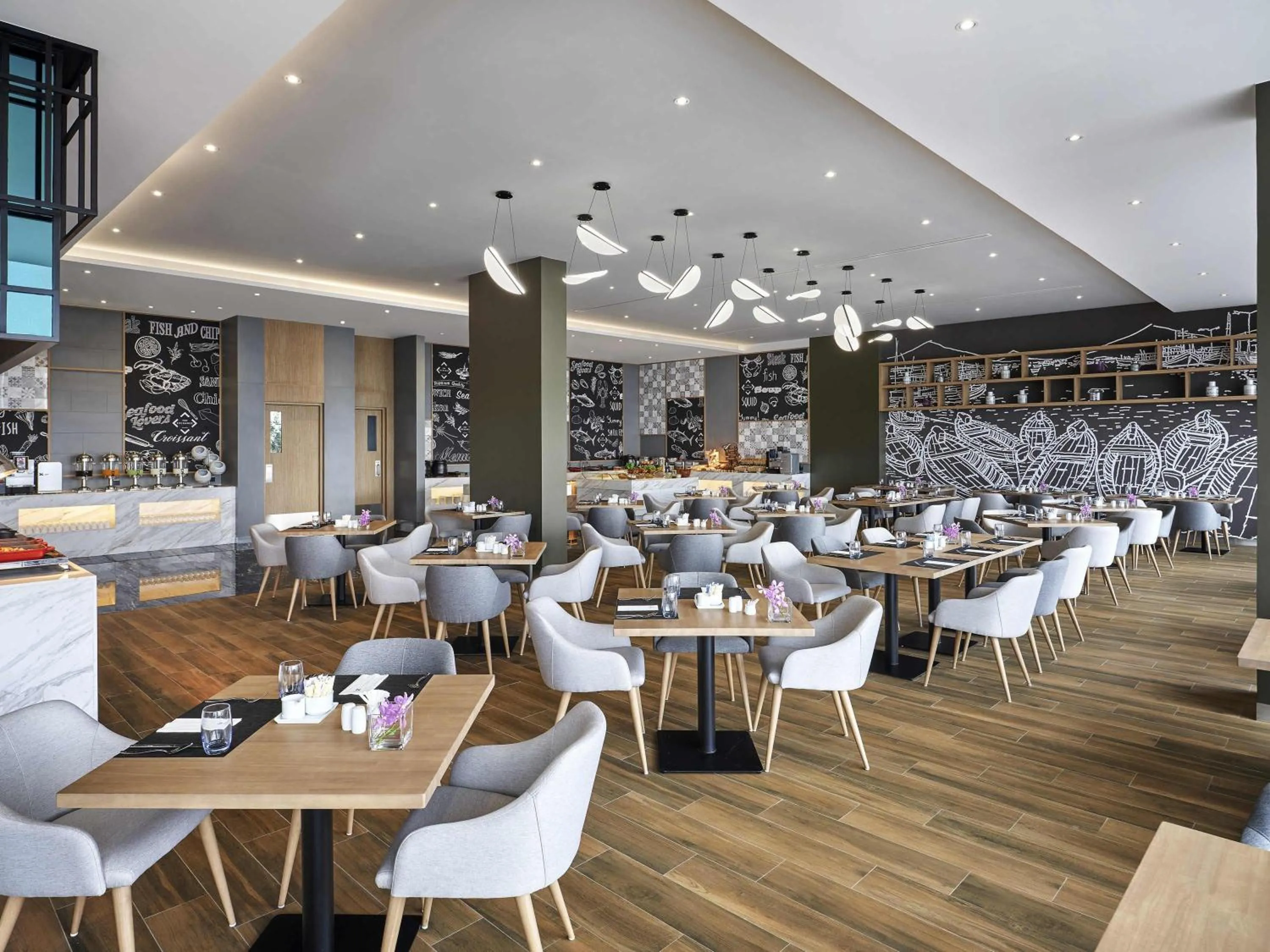 Restaurant/places to eat in Novotel Marina Sriracha