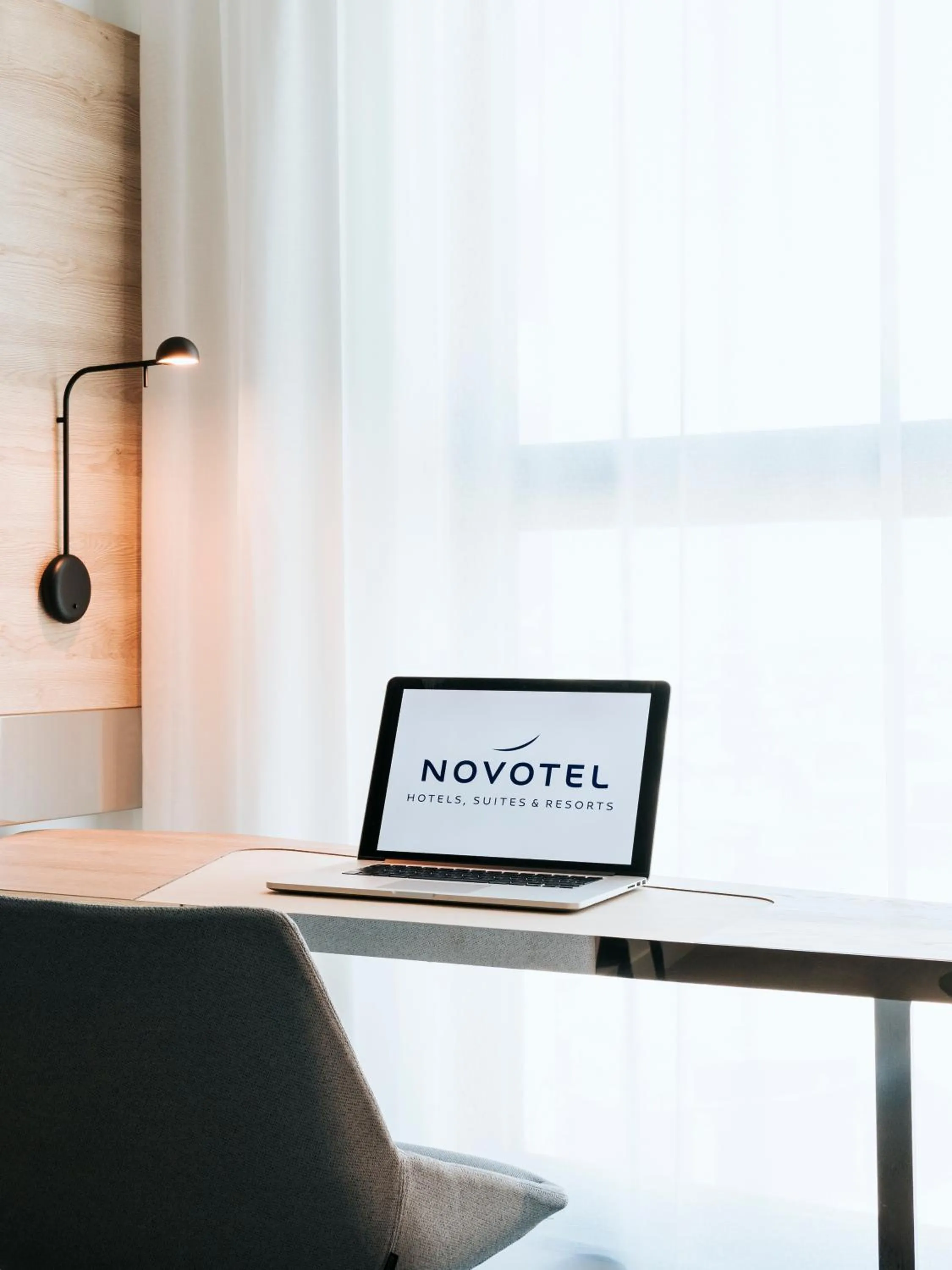 Staff, Bed in Novotel Angers Centre Gare