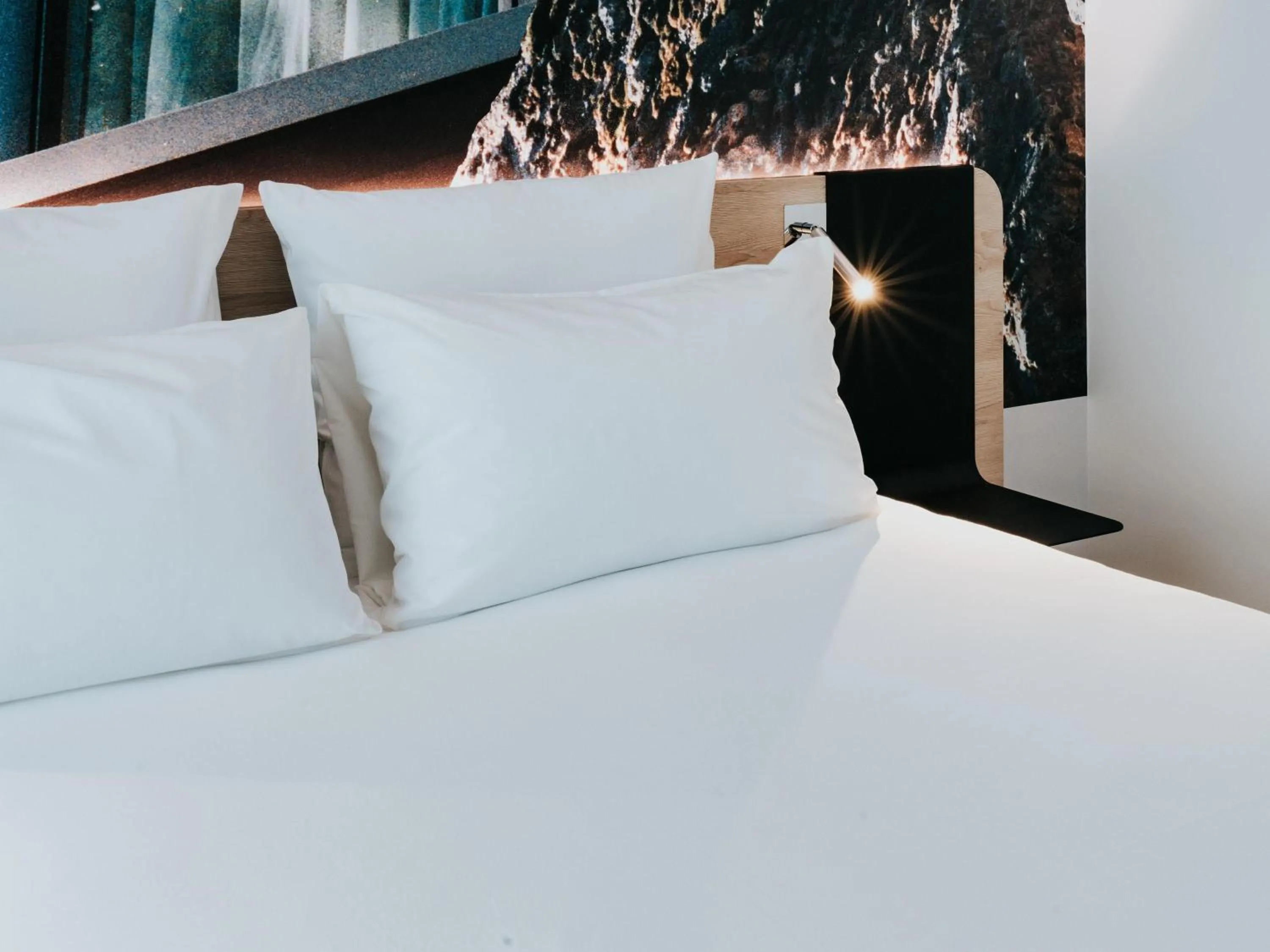 Bedroom, Bed in Novotel Angers Centre Gare