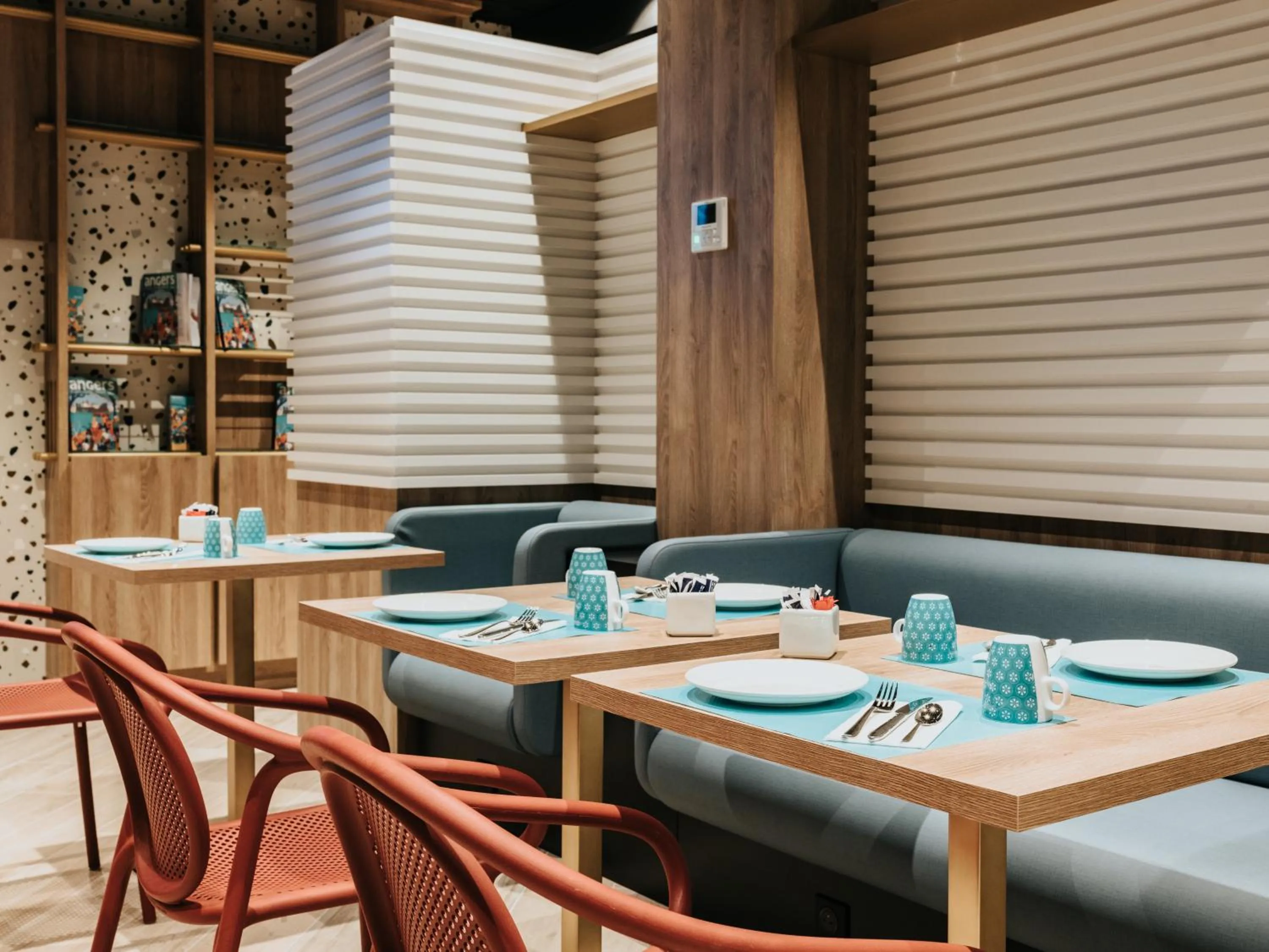 Dining area in Novotel Angers Centre Gare