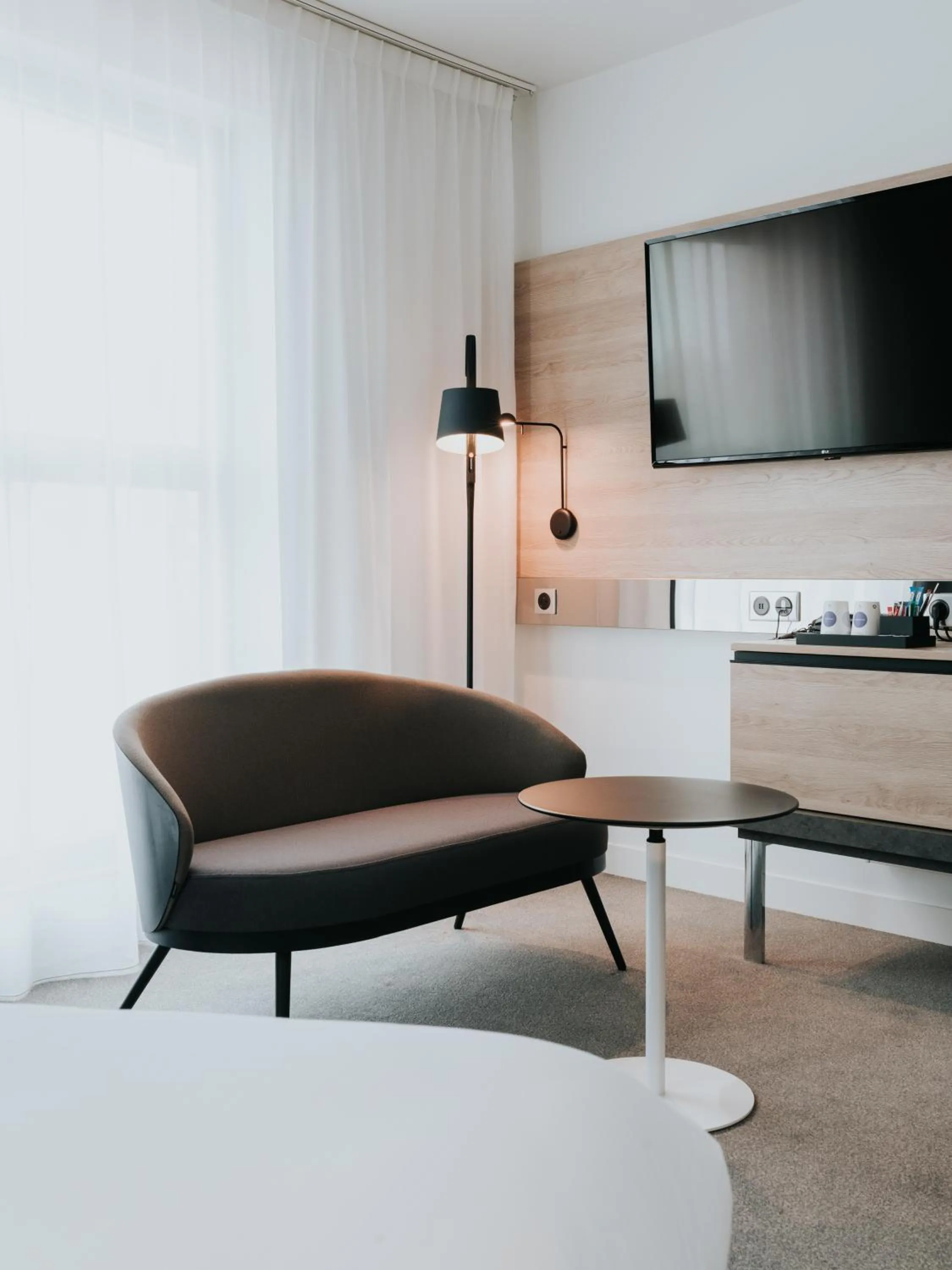 Staff in Novotel Angers Centre Gare