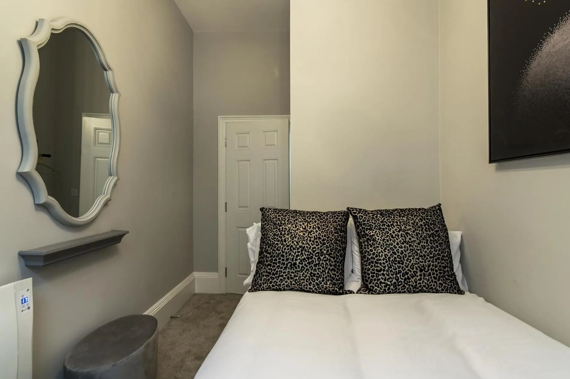 Floor plan, Bed in Pieces of Eight - 2 Bedroom Apartment - Tenby - (Windsor House)