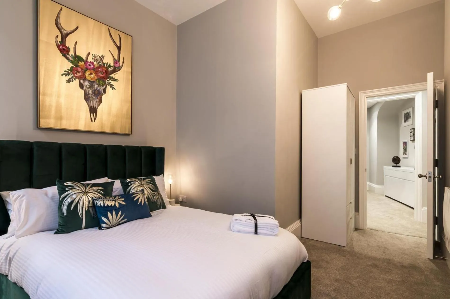 Floor plan, Bed in Pieces of Eight - 2 Bedroom Apartment - Tenby - (Windsor House)