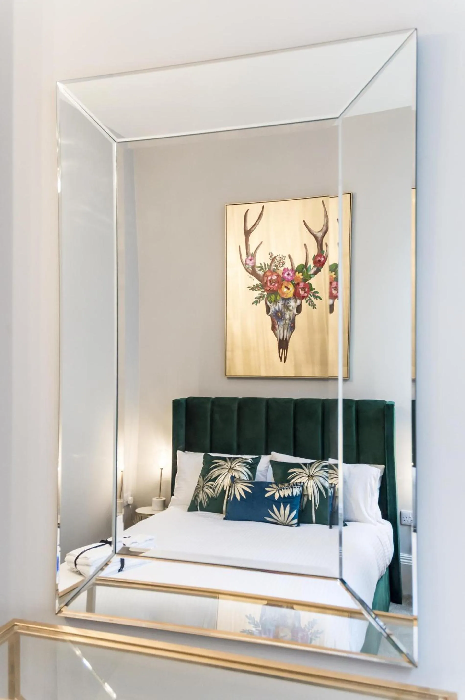 Floor plan, Bed in Pieces of Eight - 2 Bedroom Apartment - Tenby - (Windsor House)