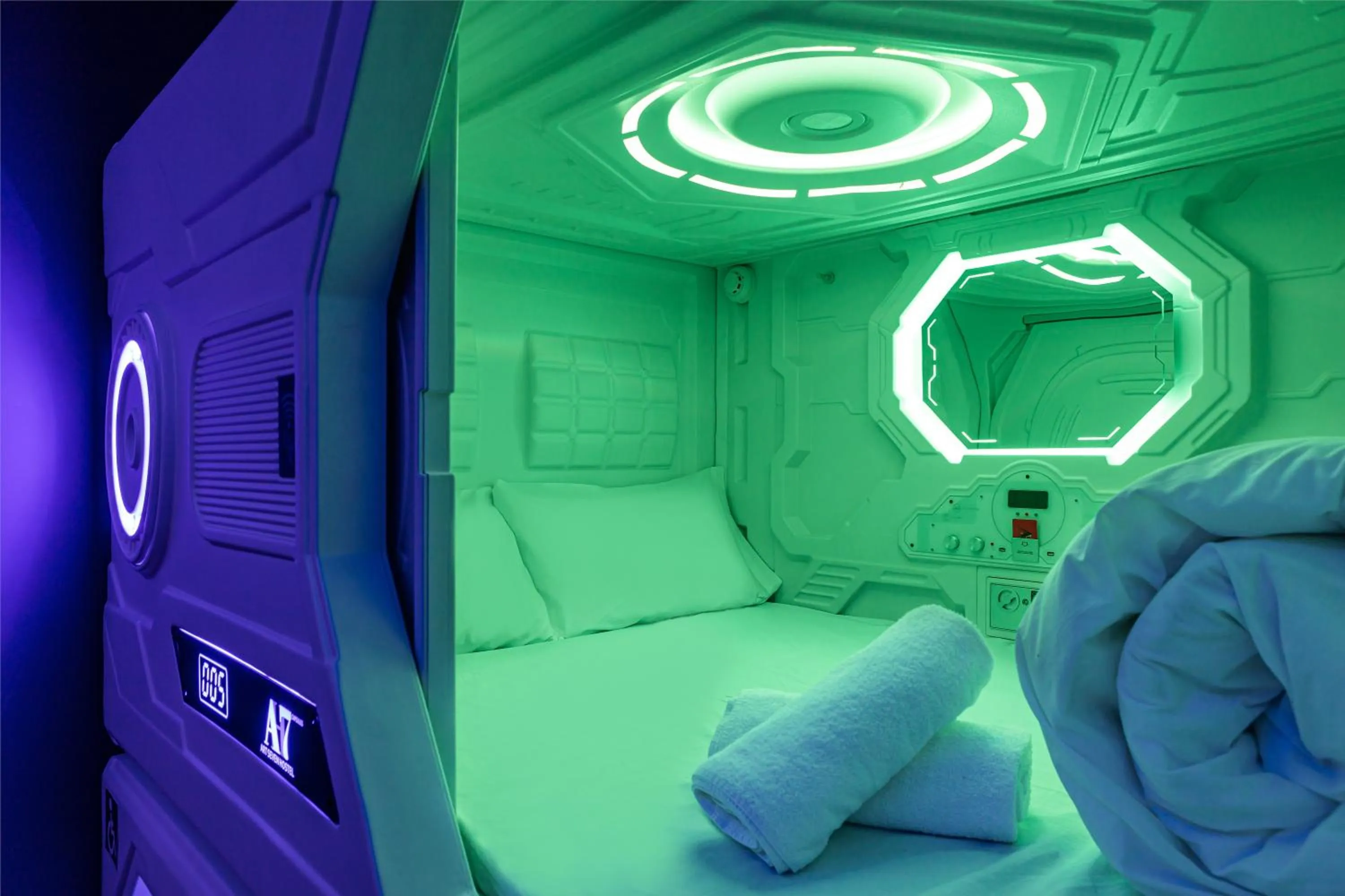 Art Seven Hostel Capsules