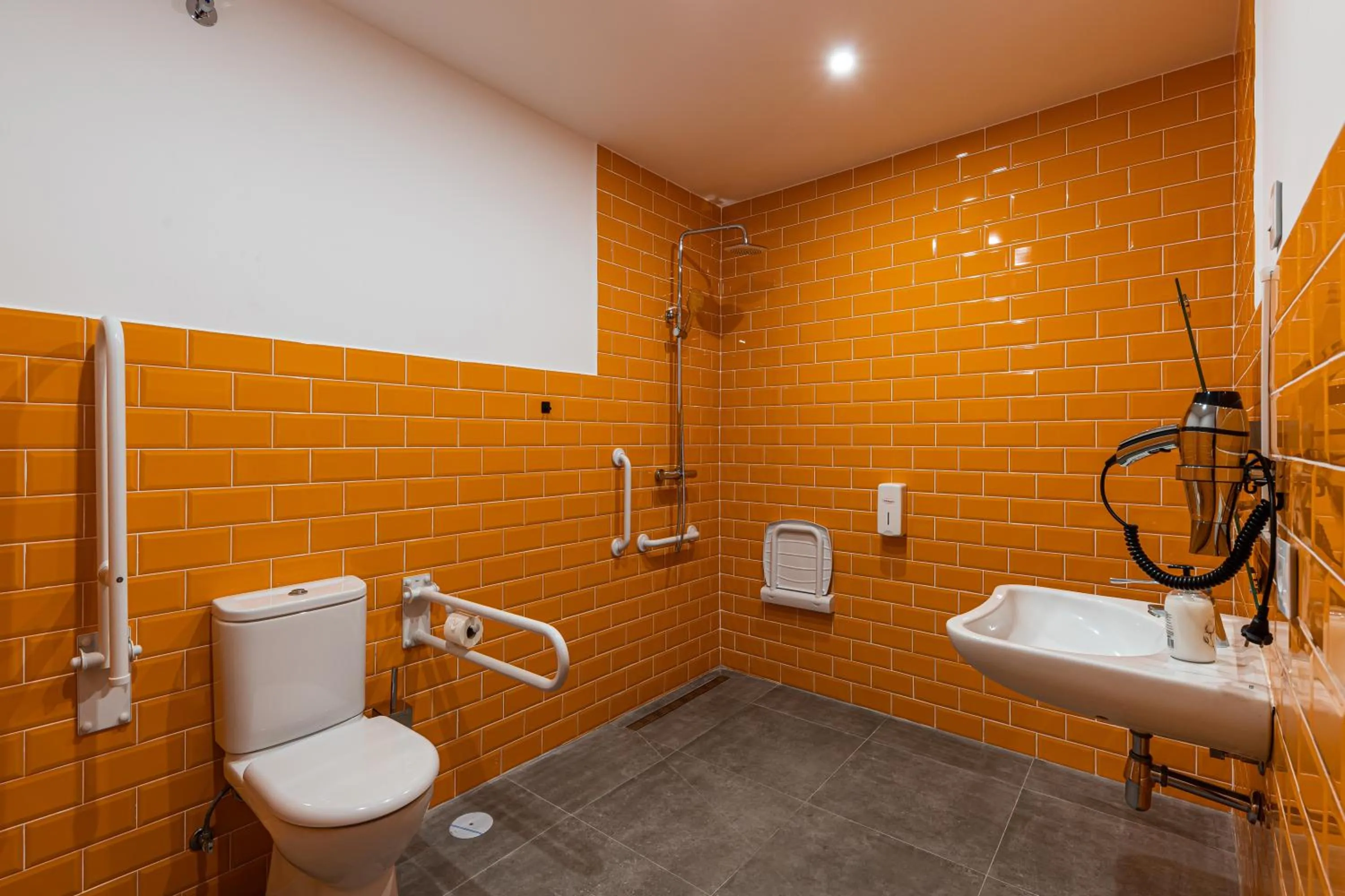 Art Seven Hostel Capsules