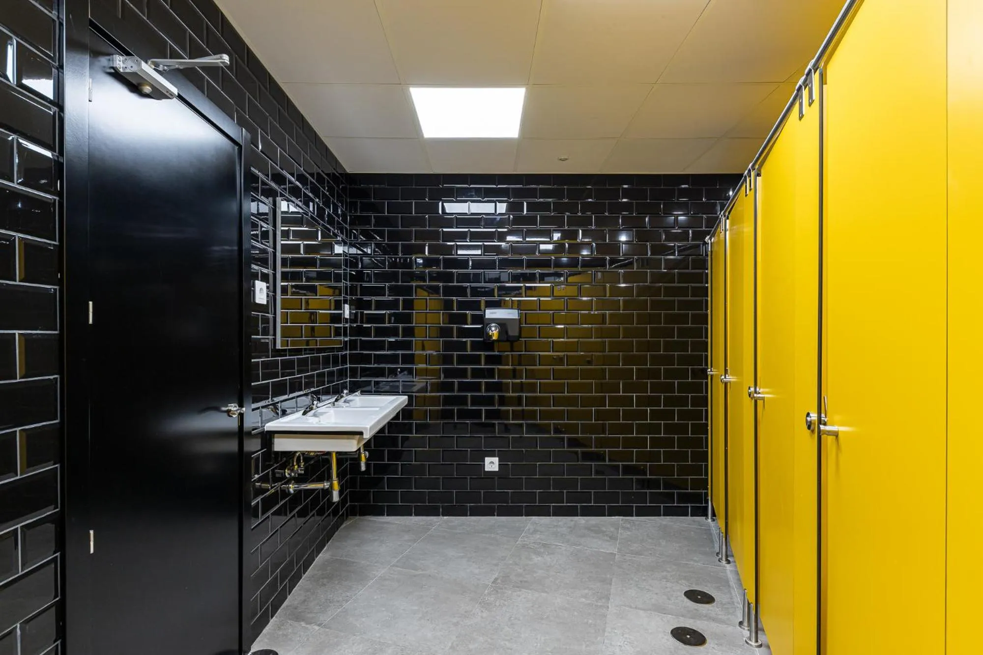 Art Seven Hostel Capsules