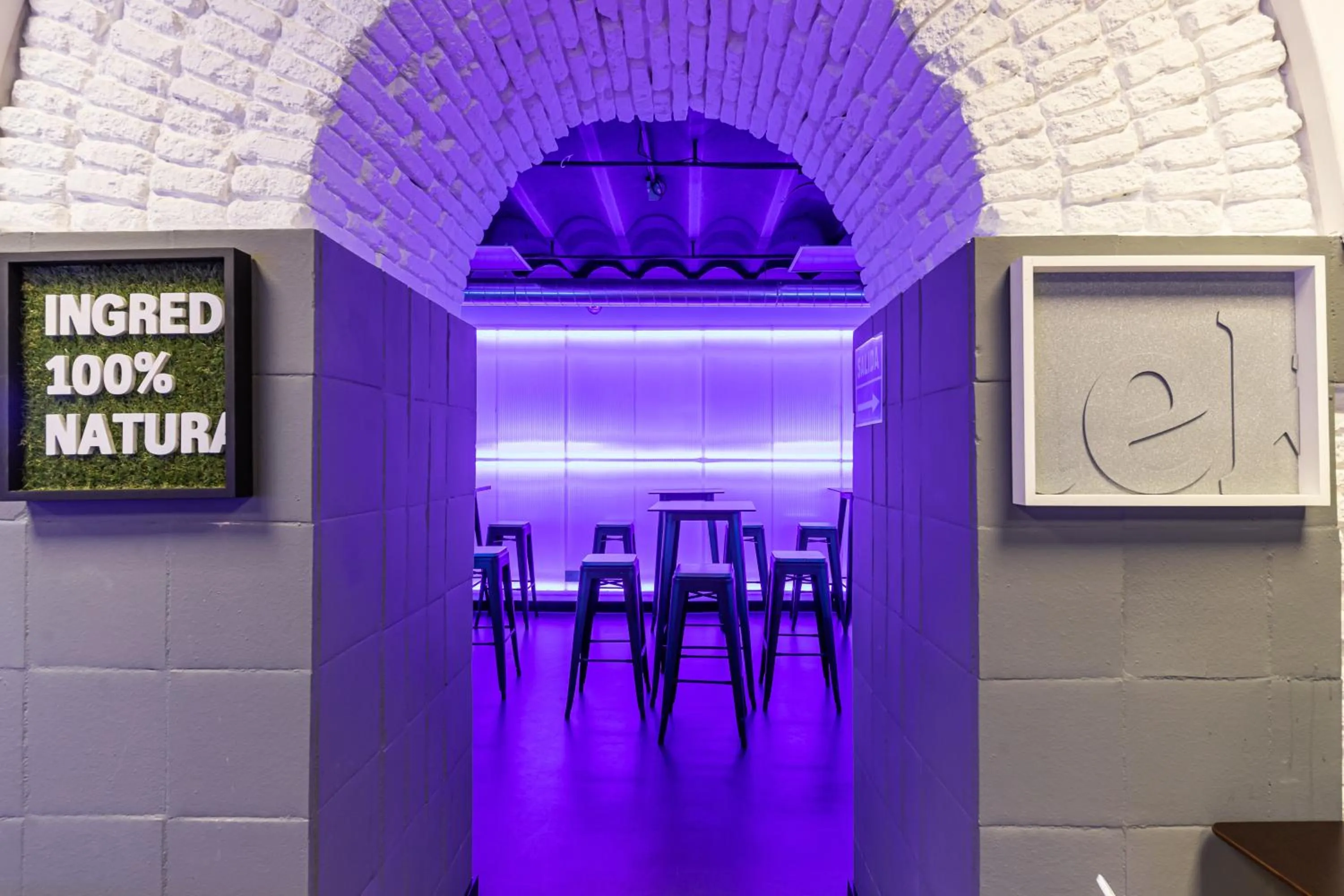 Art Seven Hostel Capsules