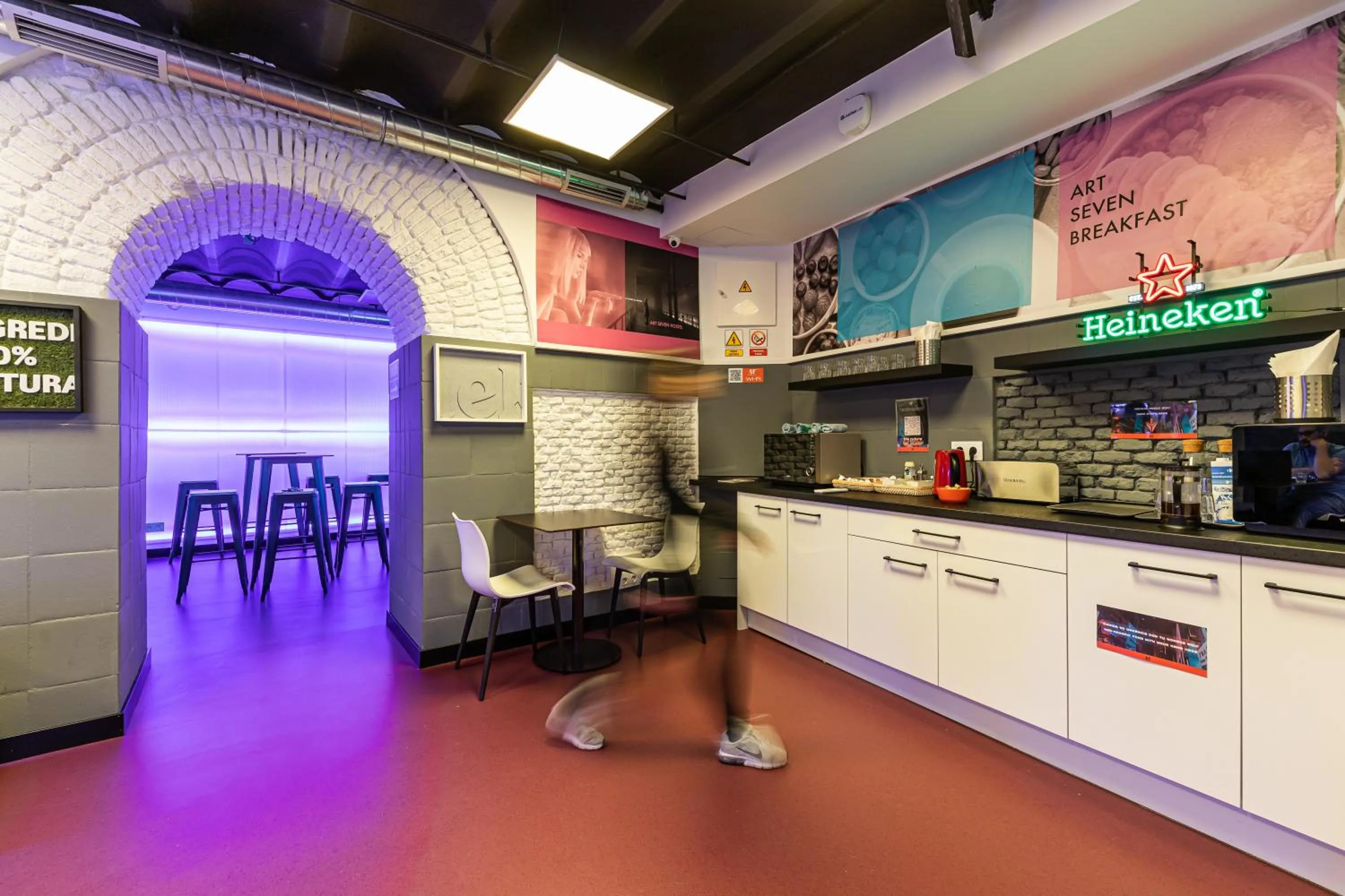 Art Seven Hostel Capsules