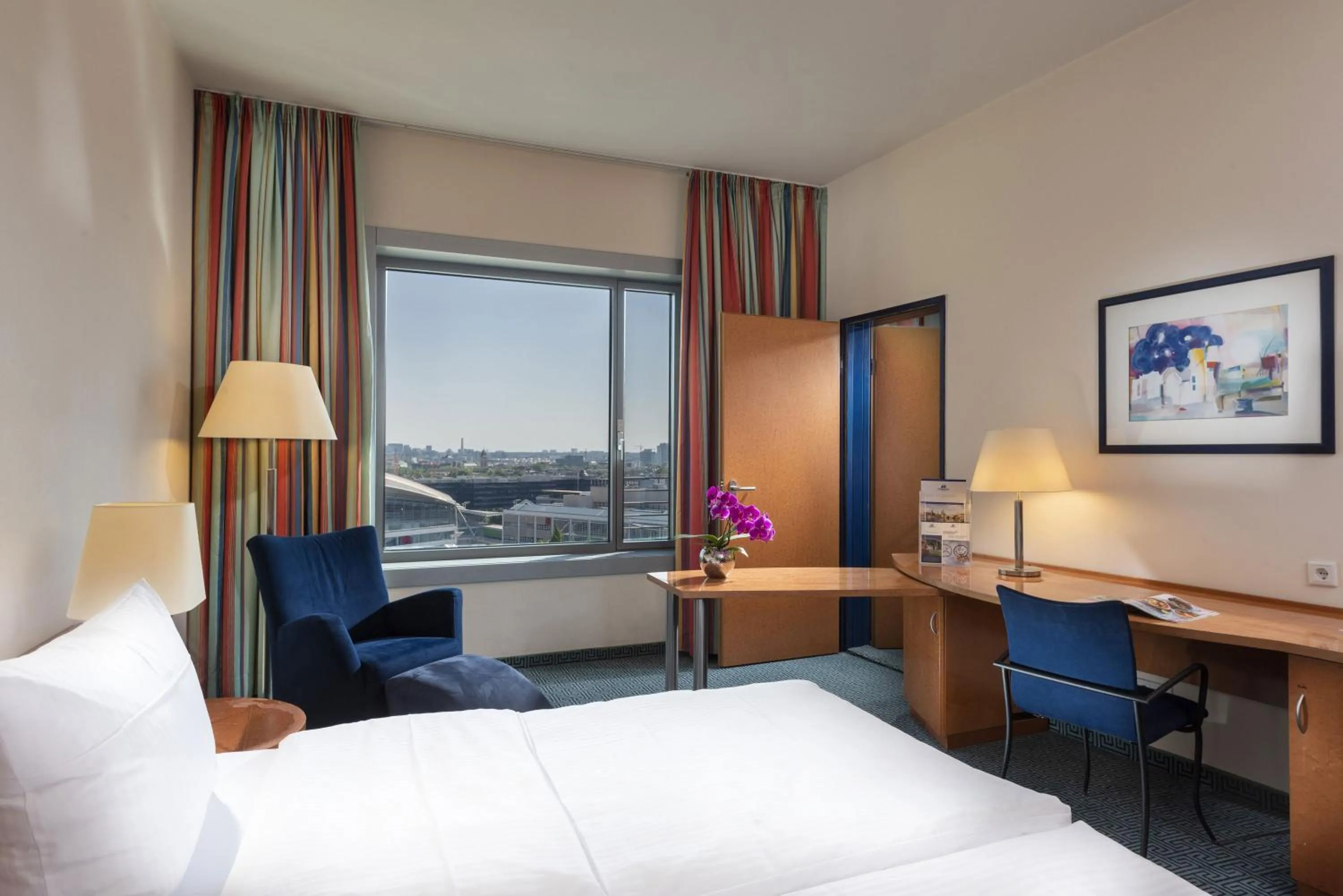 Staff, Bed in Maritim Hotel Frankfurt