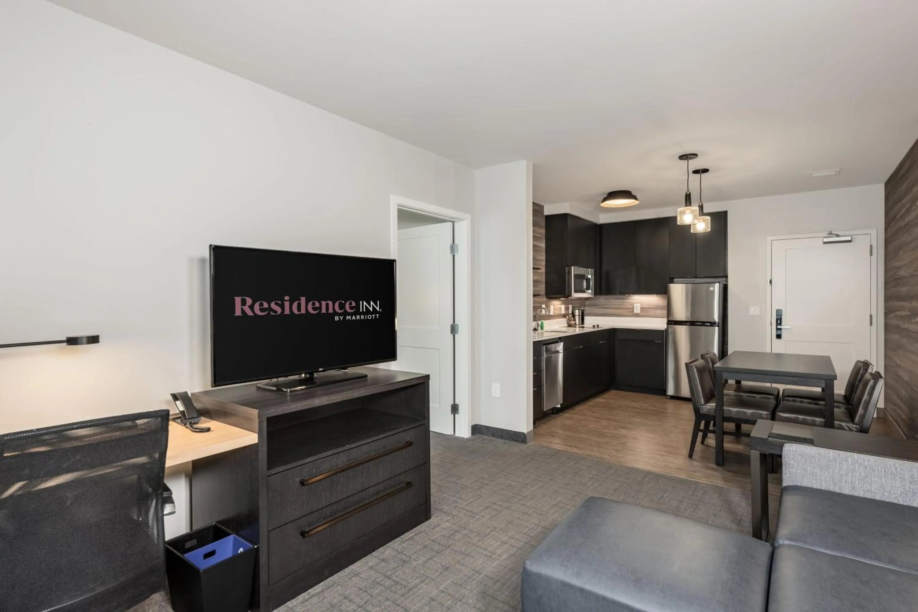 Bedroom in Residence Inn Franklin Berry Farms