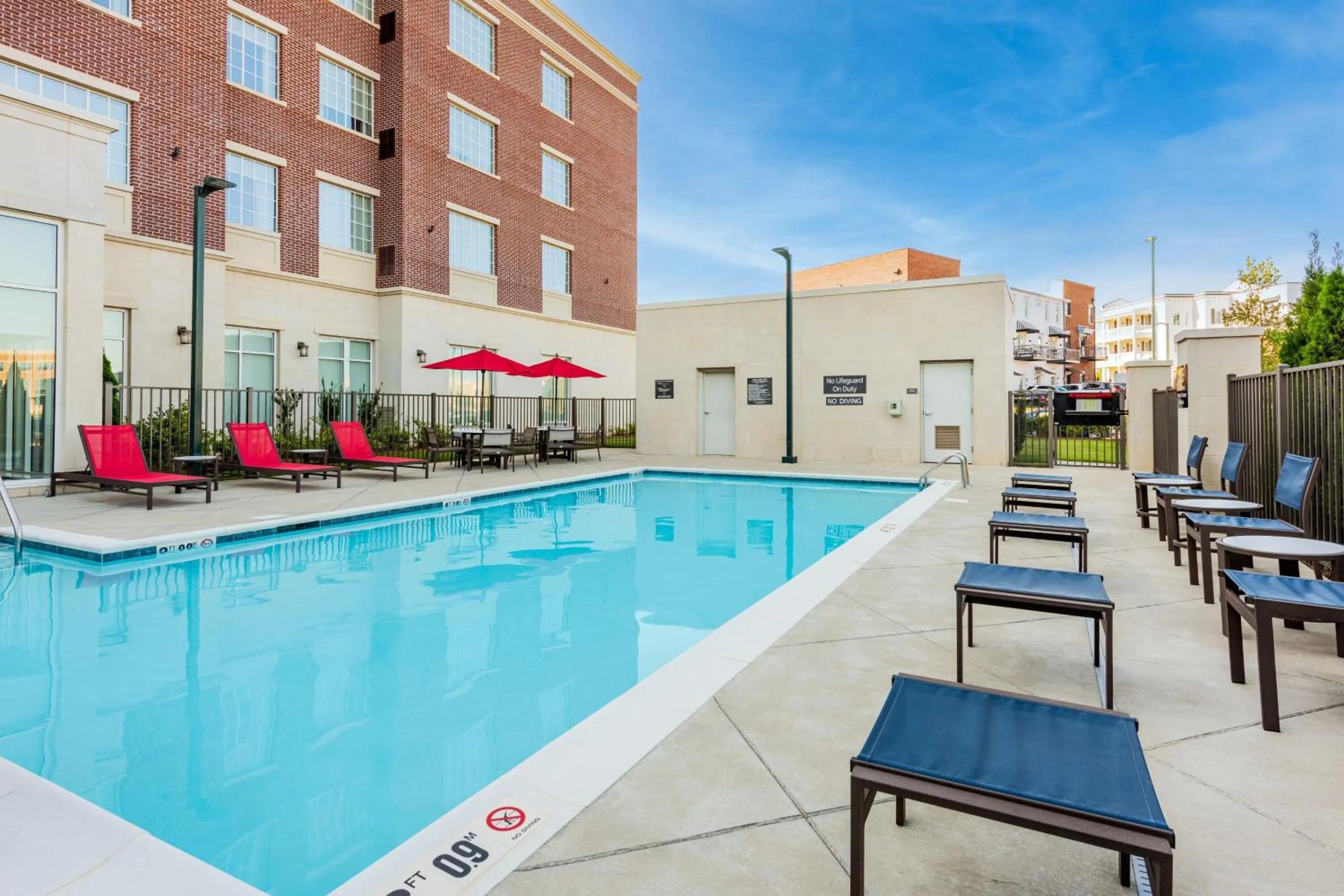 Swimming pool in Residence Inn Franklin Berry Farms
