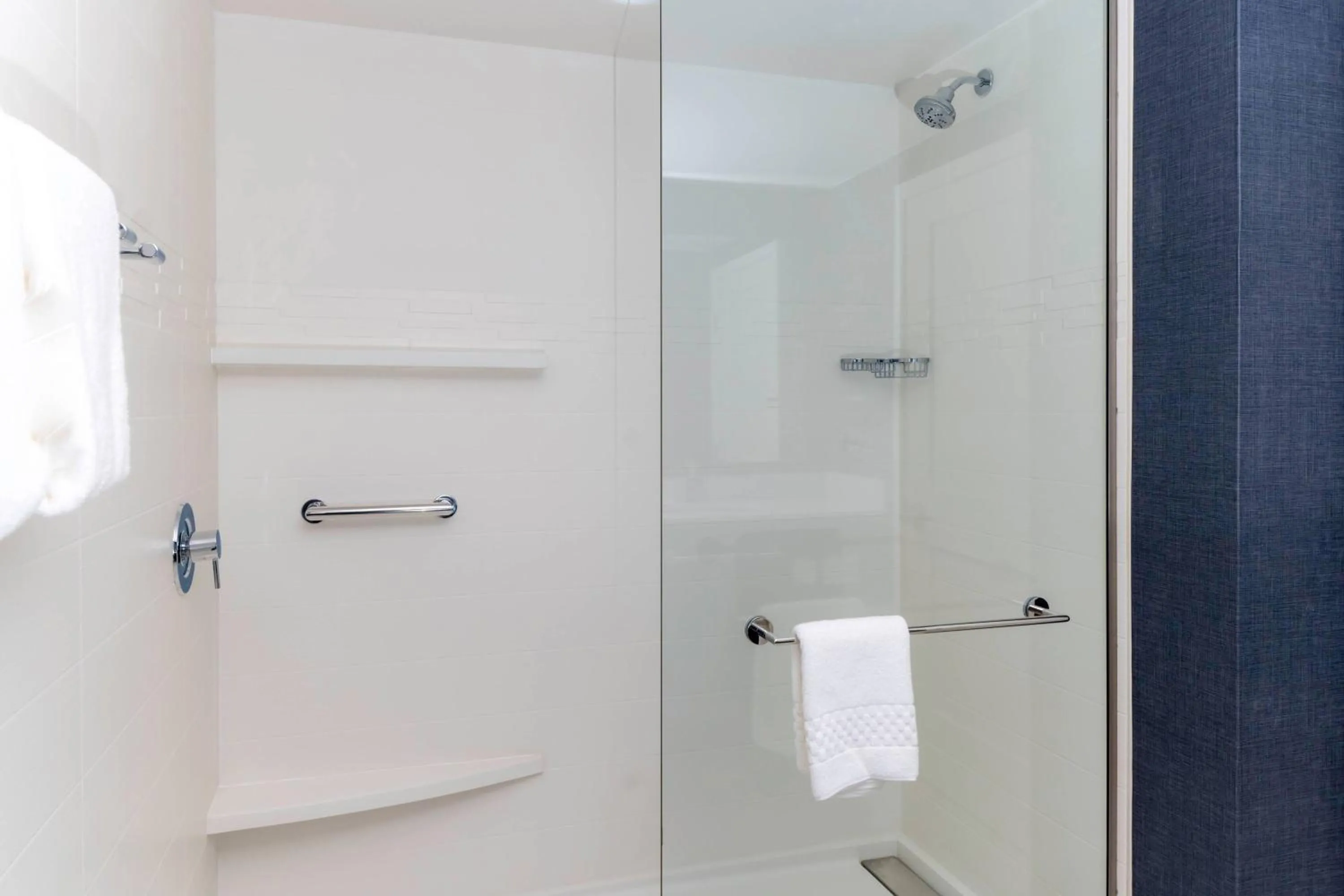 Bathroom in Residence Inn Franklin Berry Farms