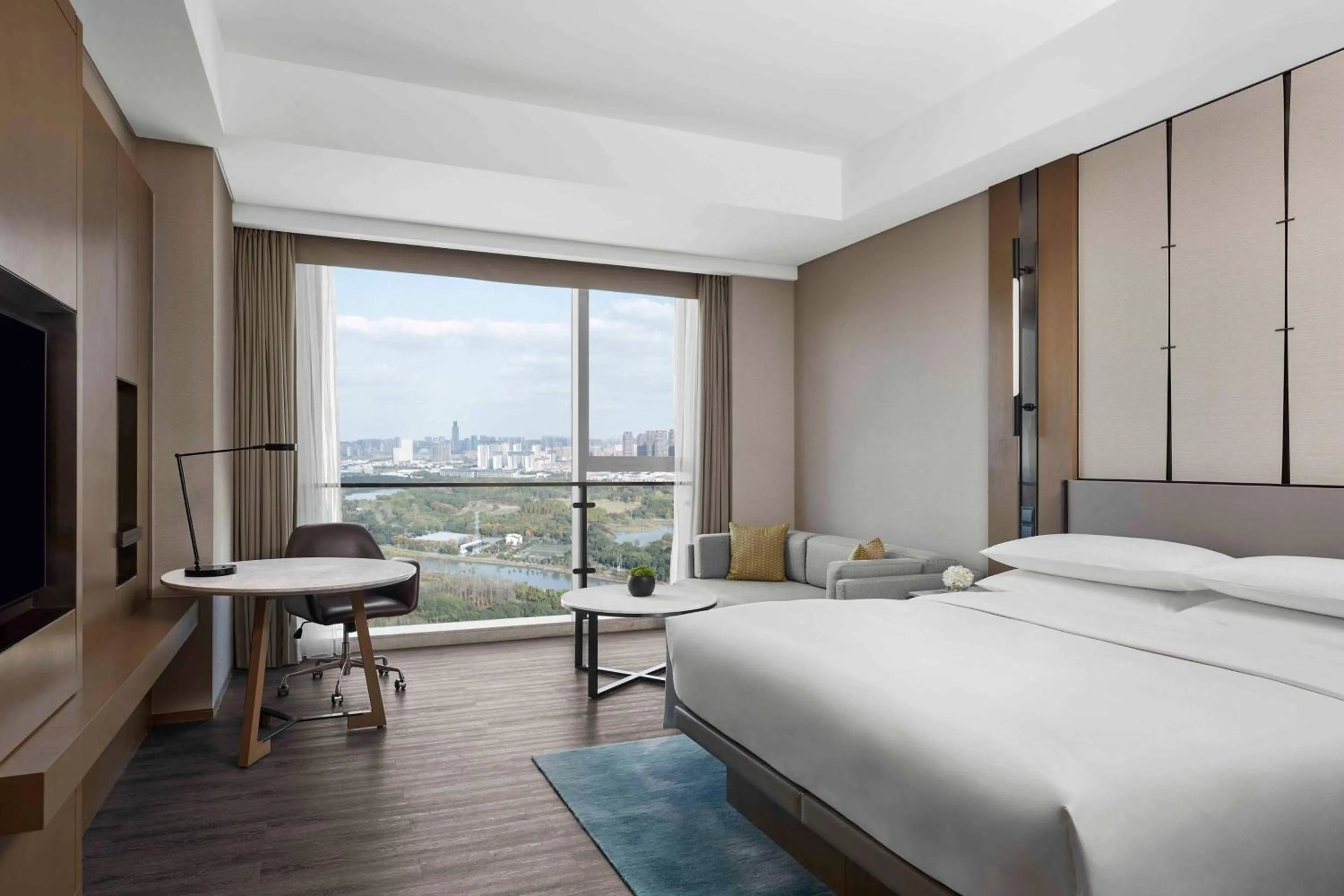 Photo of the whole room, Bed in Jiaxing Marriott Hotel