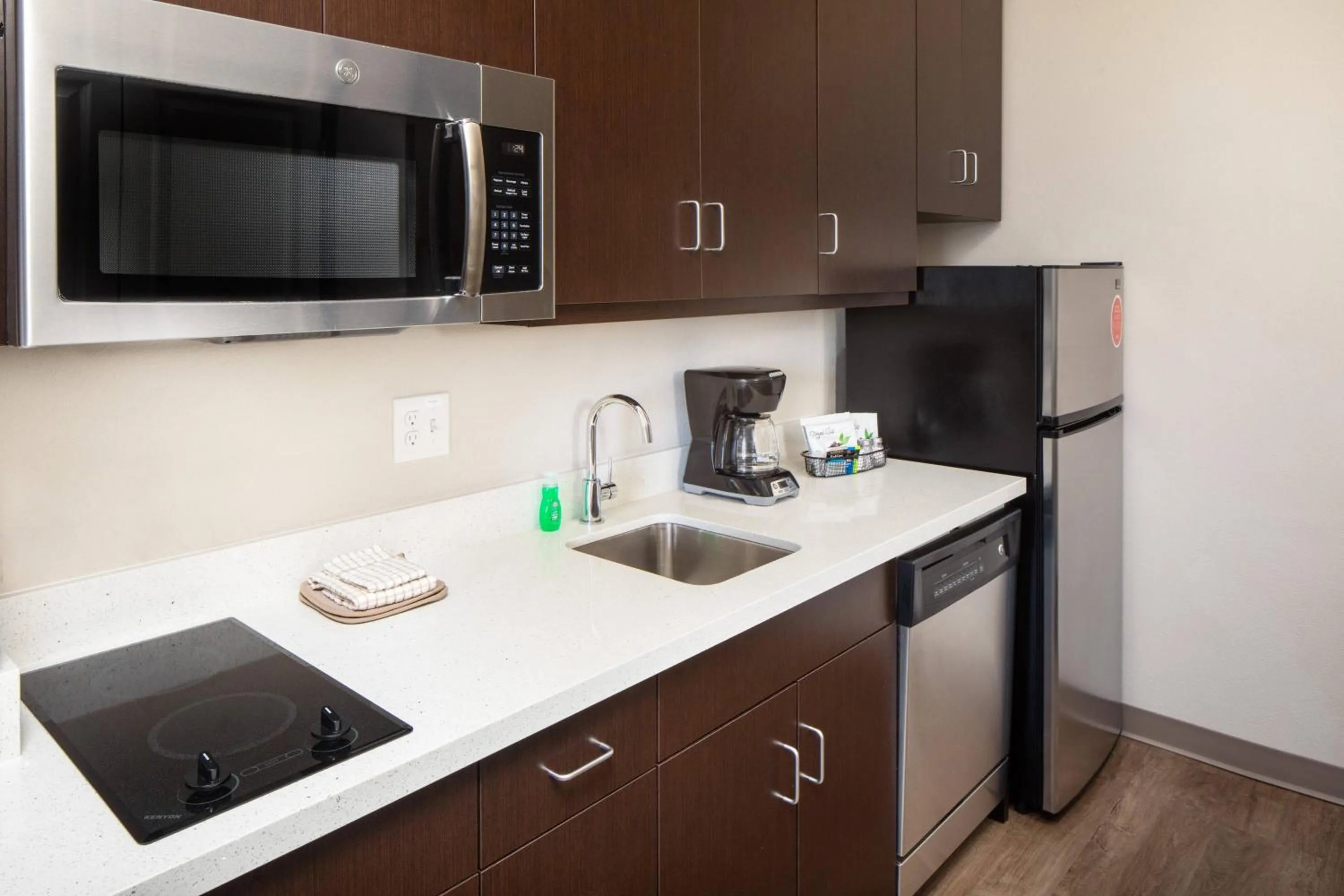 Kitchen or kitchenette in TownePlace Suites Midland South/I-20