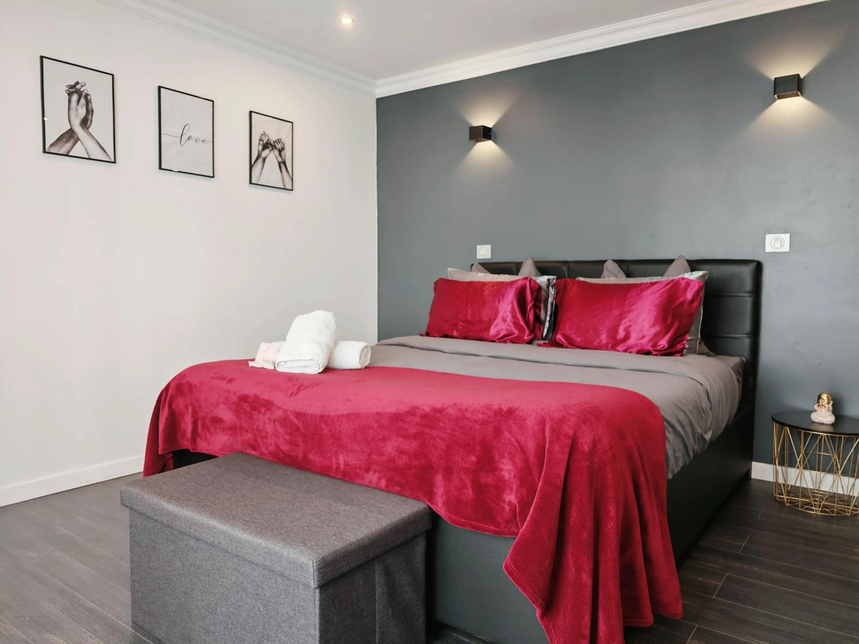 Photo of the whole room, Bed in Magnifique appartement le Cannet,Cannes, Parking, Wifi