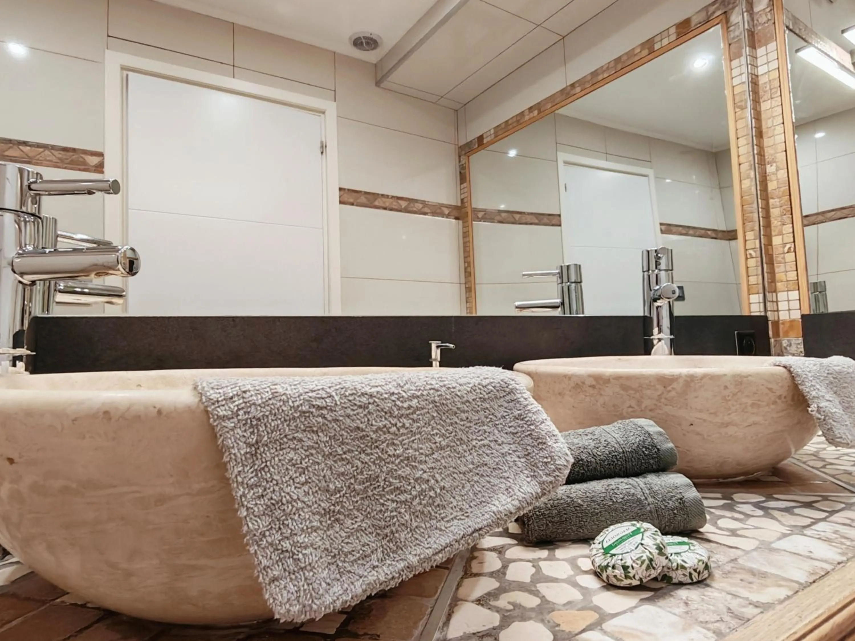 Bathroom in Magnifique appartement le Cannet,Cannes, Parking, Wifi