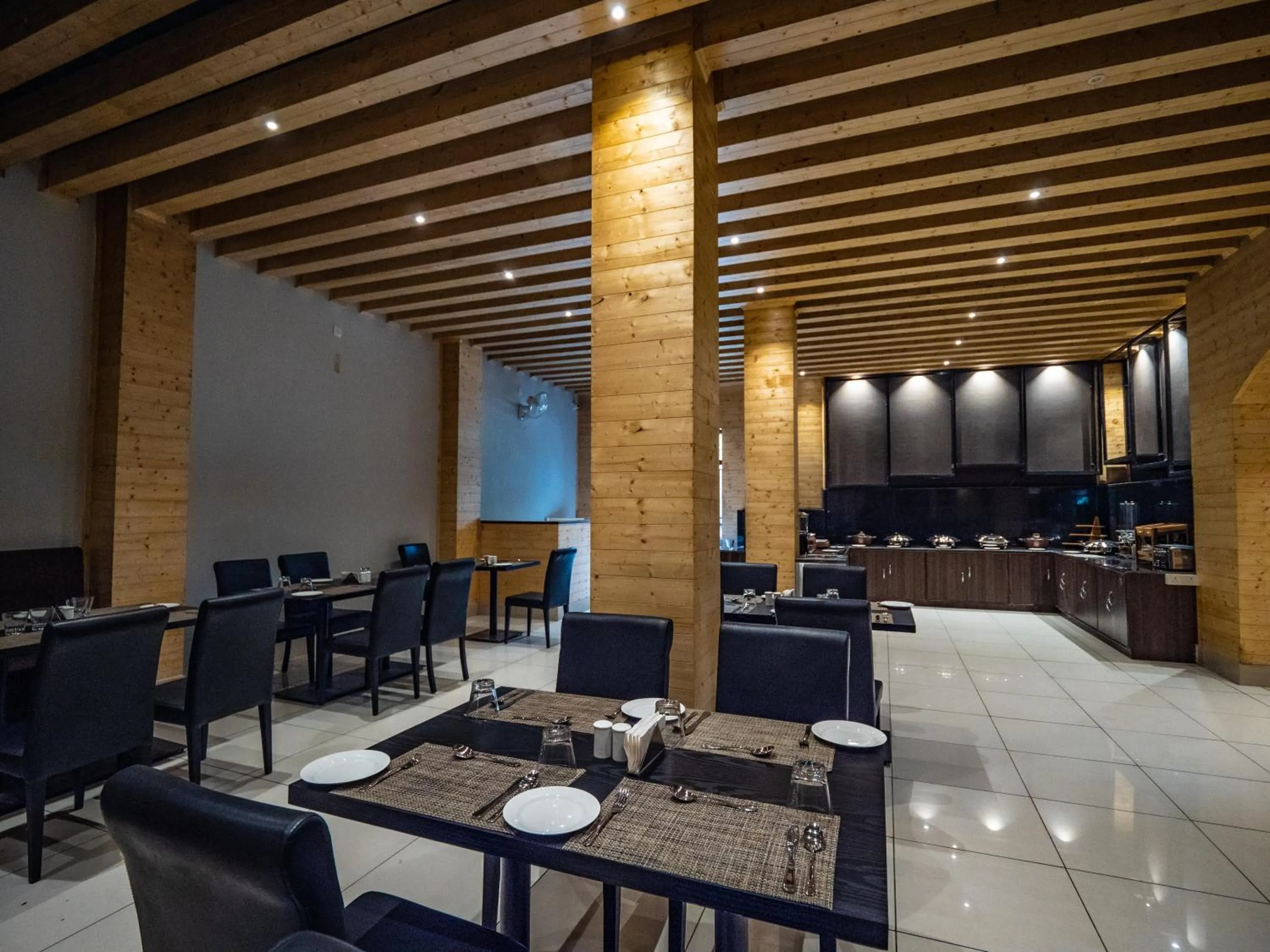 Restaurant/places to eat in Sumitel Shangrila