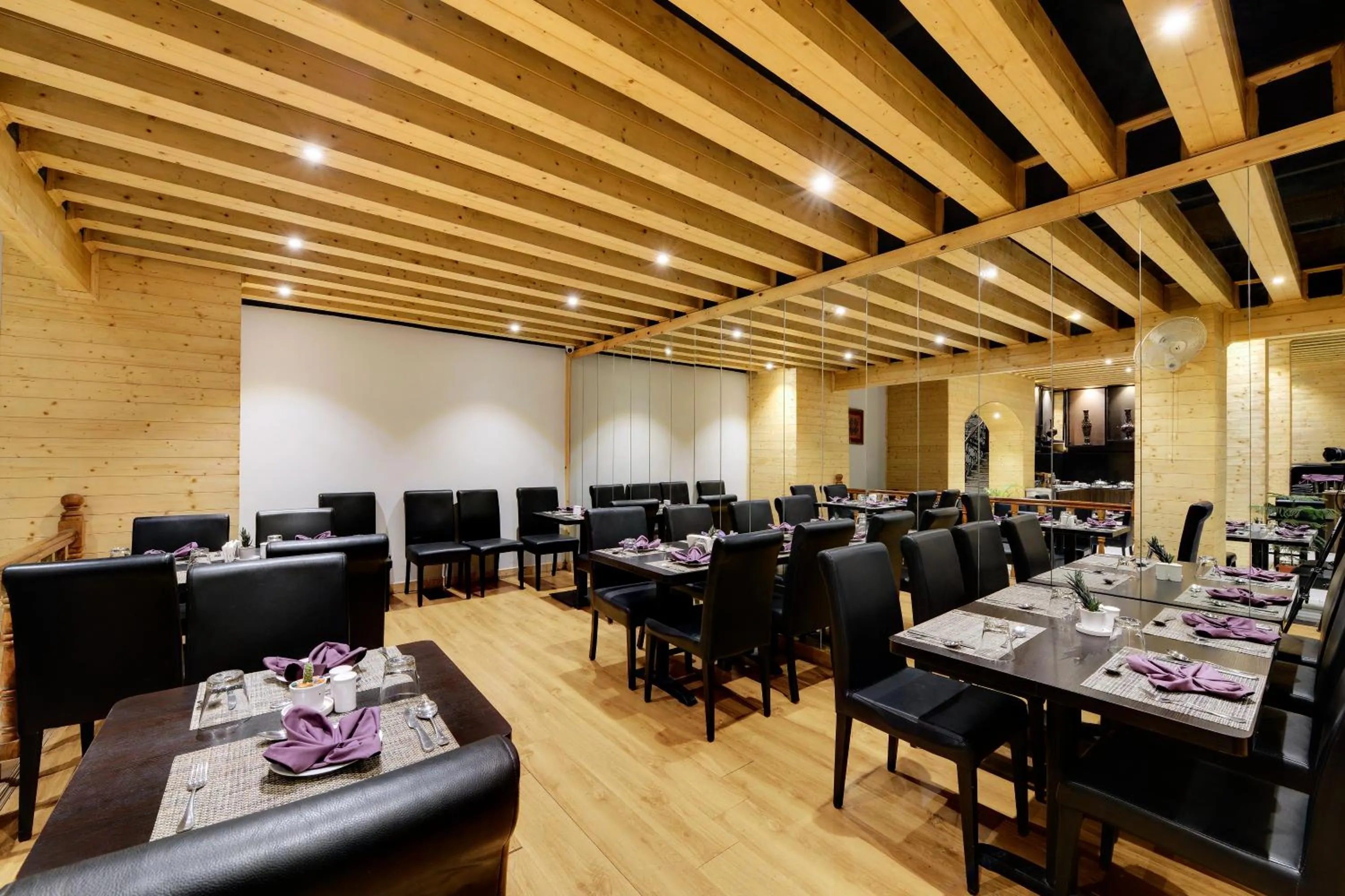 Restaurant/places to eat in Sumitel Shangrila