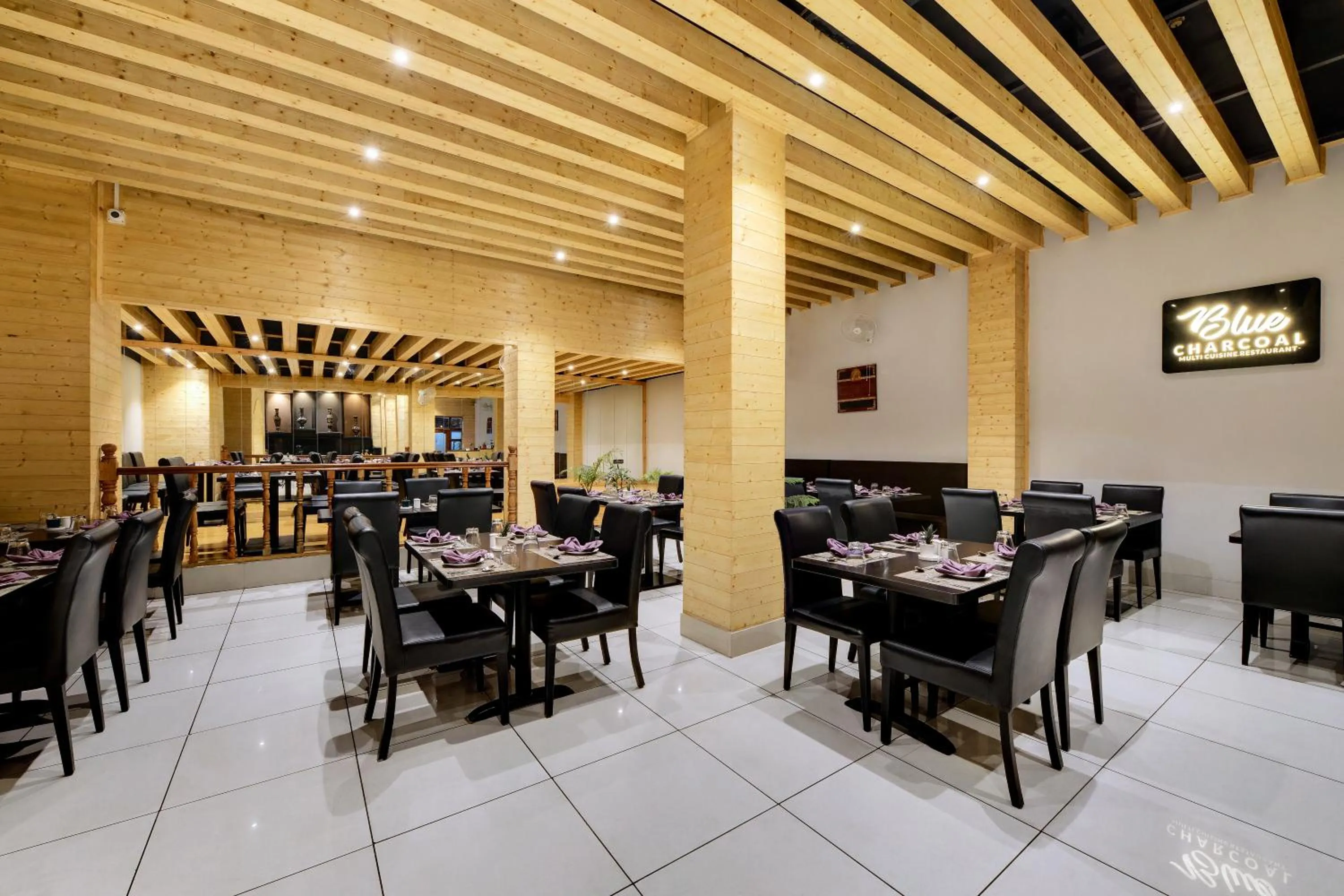 Restaurant/places to eat in Sumitel Shangrila
