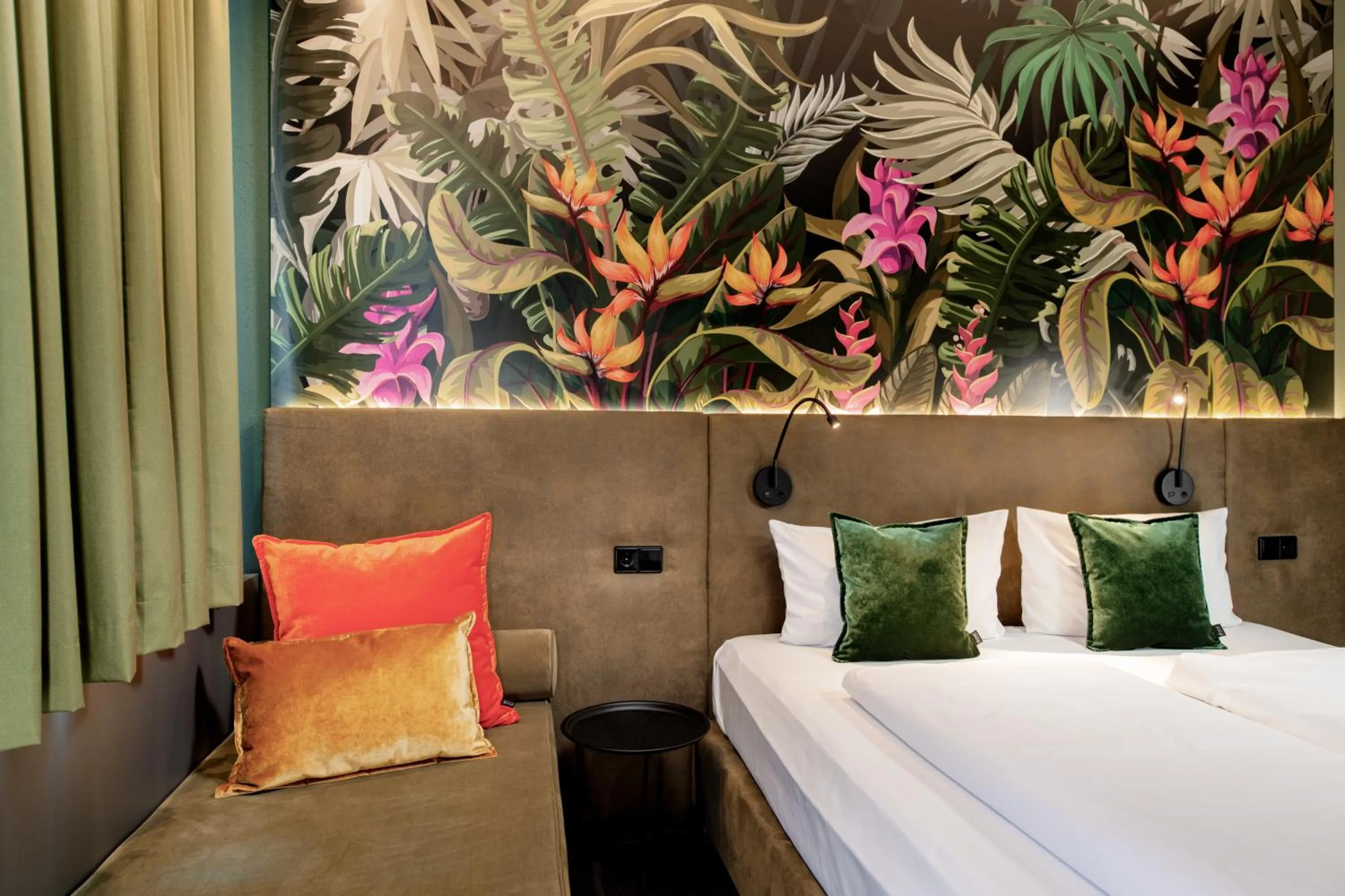 Photo of the whole room, Bed in Rugs Hotel Augsburg City