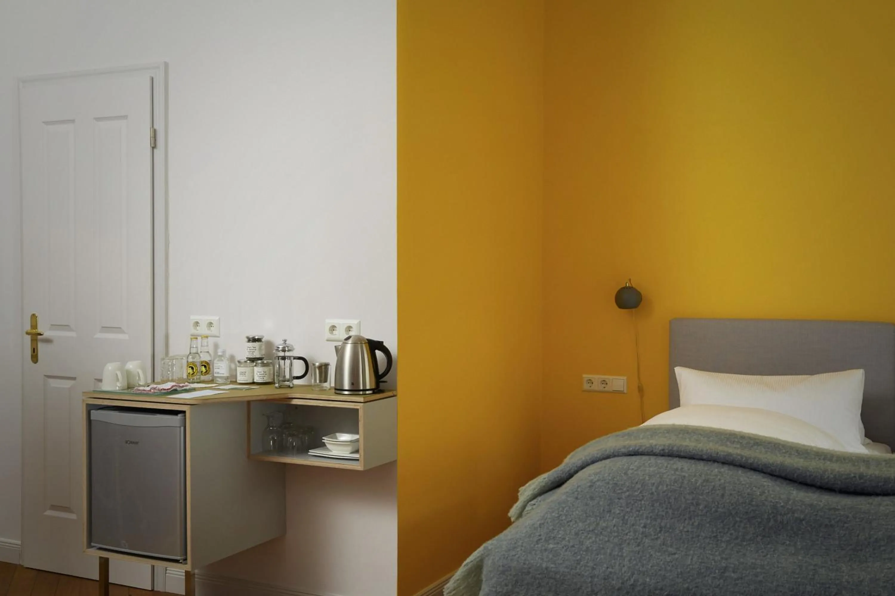 Coffee/tea facilities, Bed in Wil7 Boutique Hotel