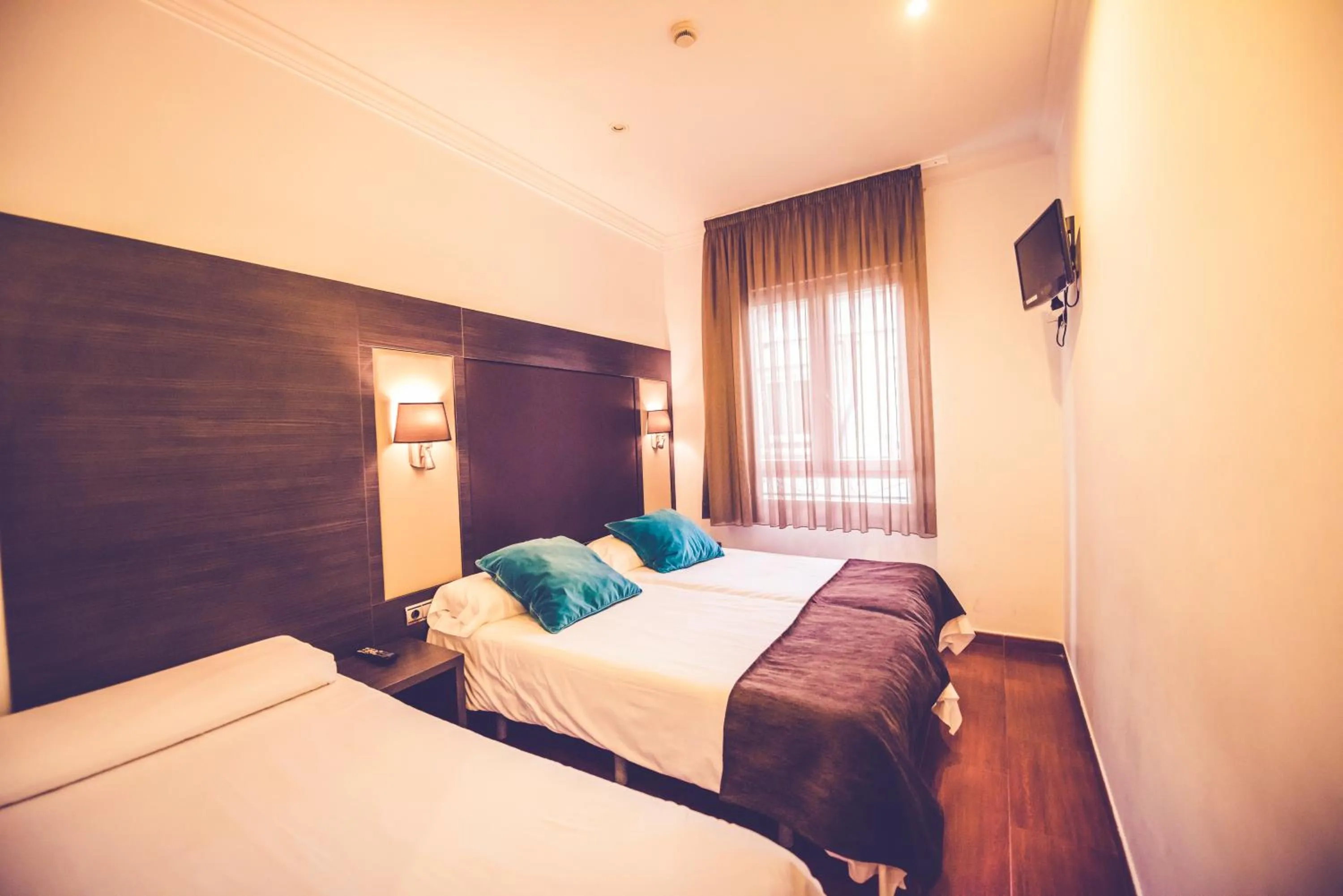 Bed in Hostal Sol Los Angeles