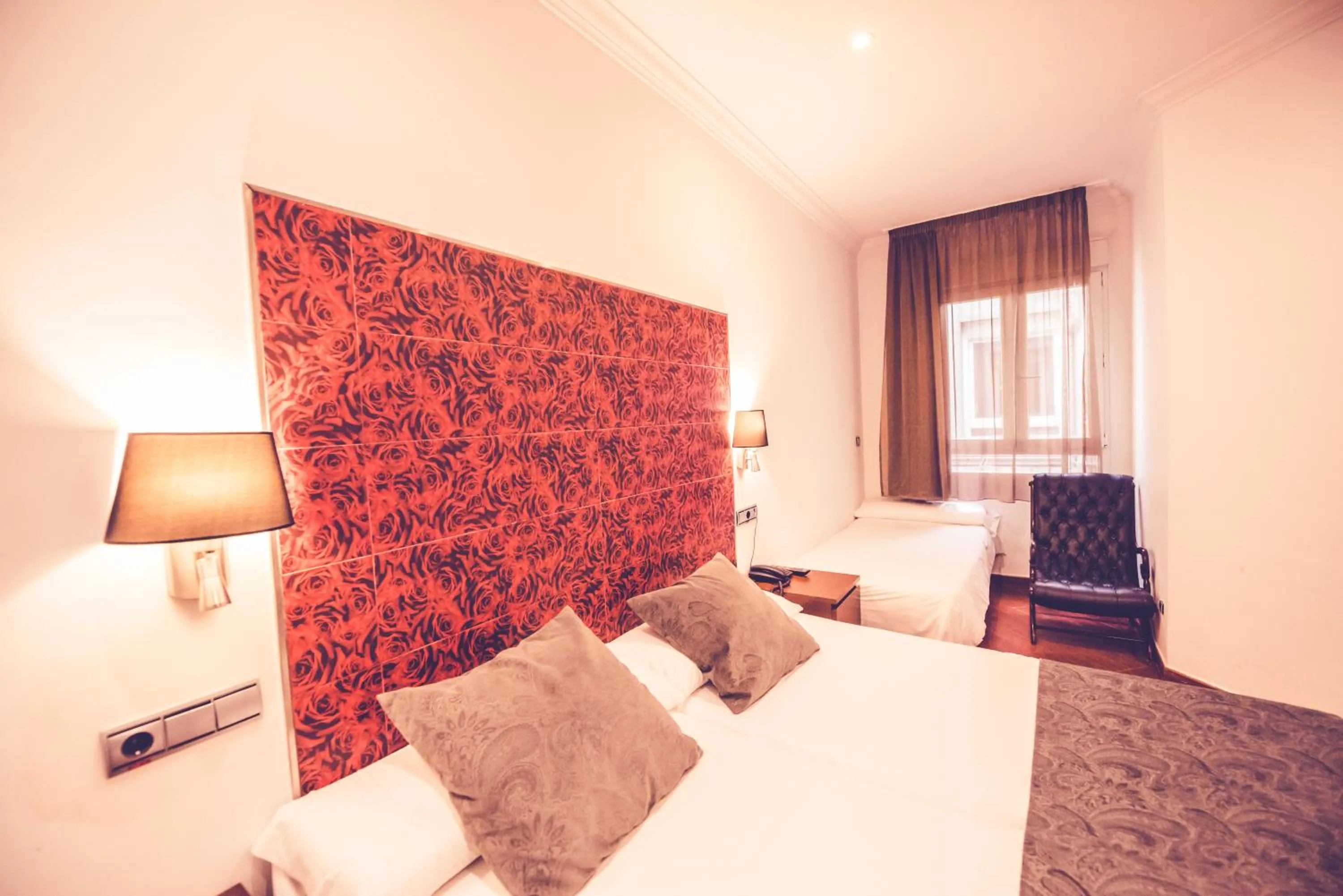 Bed in Hostal Sol Los Angeles