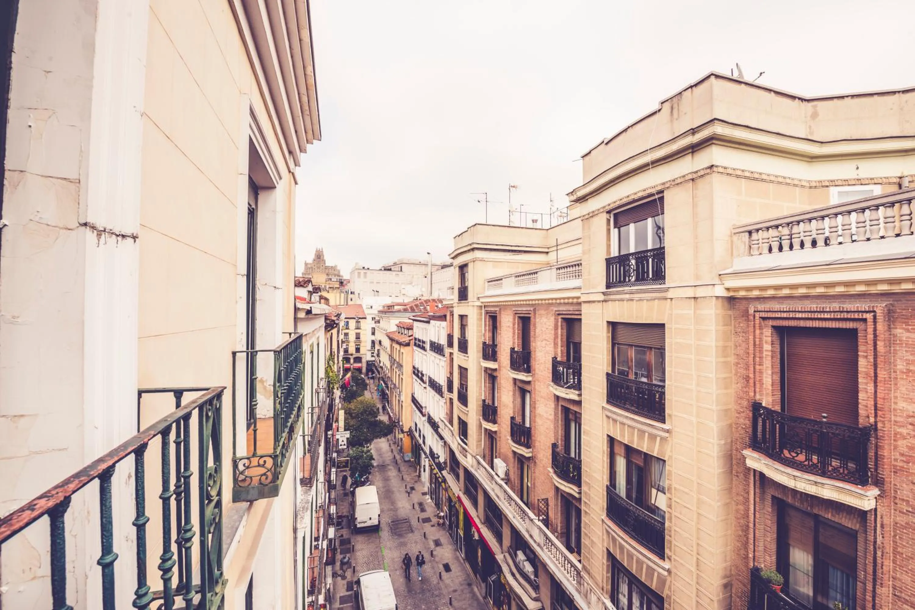 Property building in Hostal Sol Los Angeles