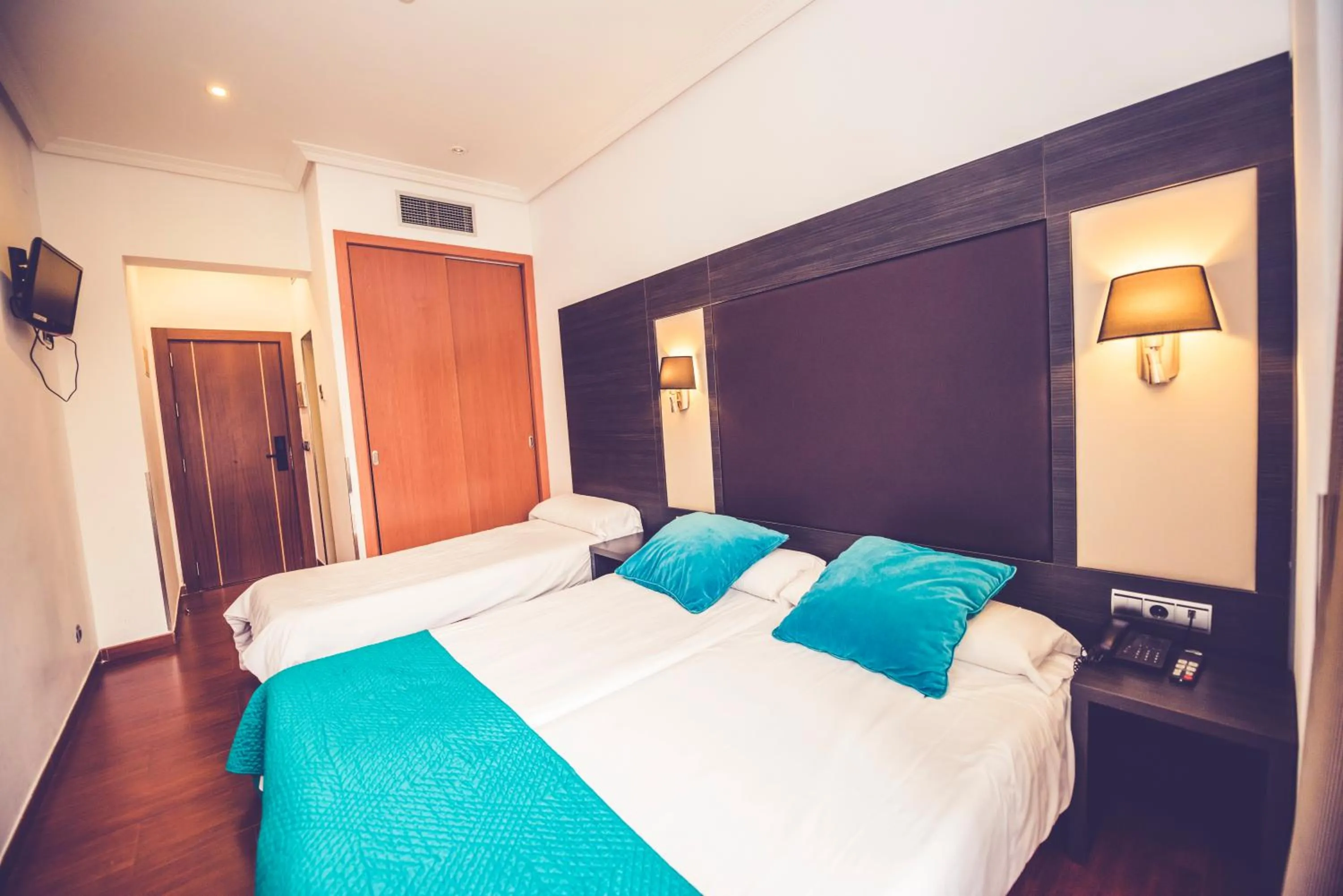 Bed in Hostal Sol Los Angeles