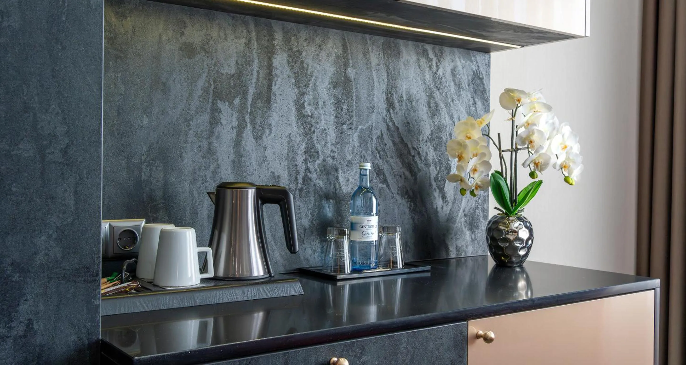 Coffee/tea facilities in PLAZA Premium Schwerin Sure Hotel Collection by Best Western