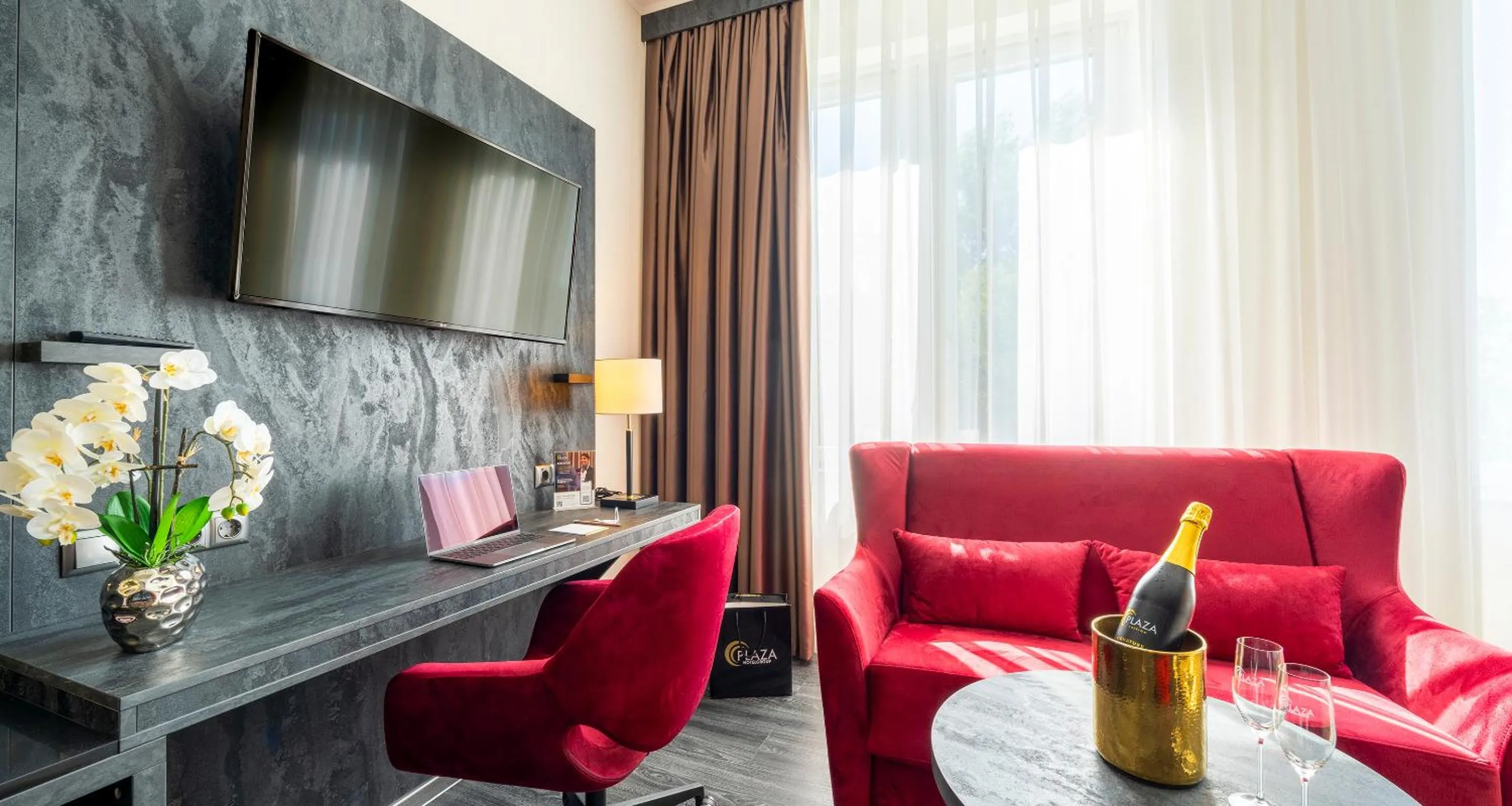 TV and multimedia in PLAZA Premium Schwerin Sure Hotel Collection by Best Western