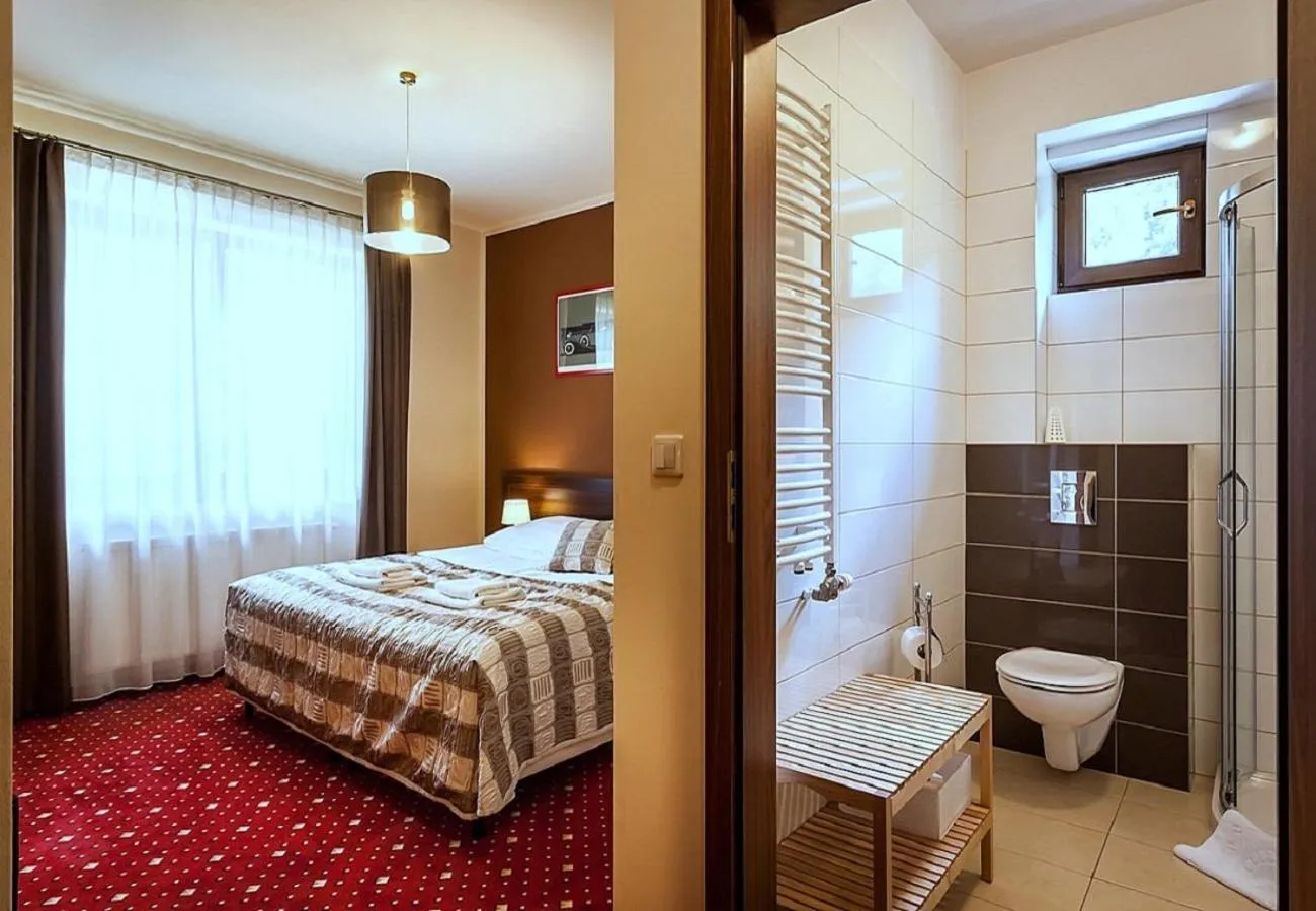Bathroom, Bed in Hotel Kochanów