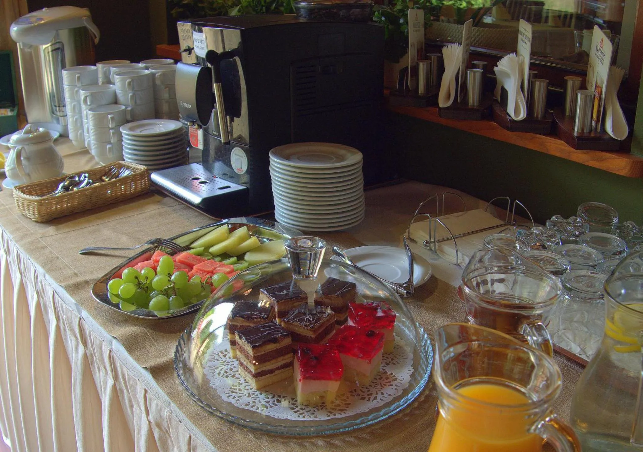 Buffet breakfast in Hotel Kochanów