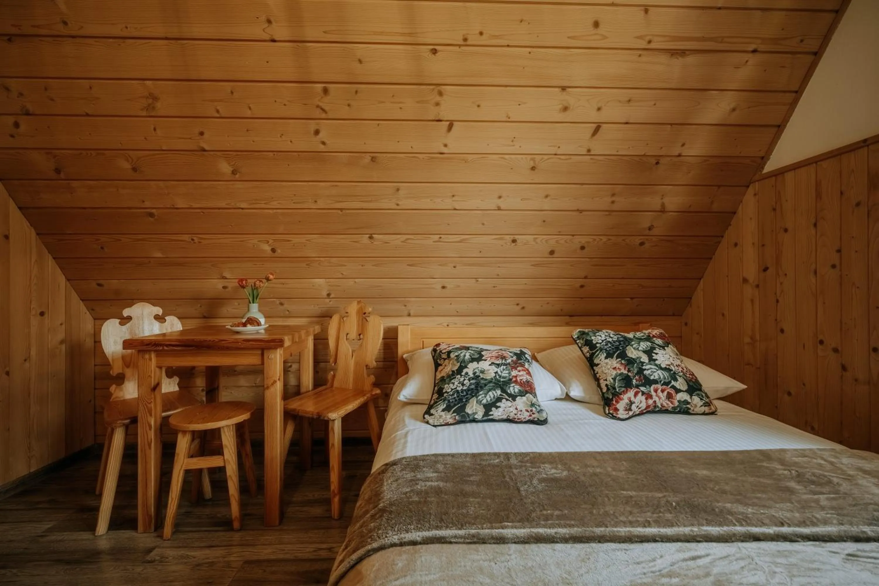 Seating area, Bed in Gościna u Maryny Relaks i SPA w Ogrodzie