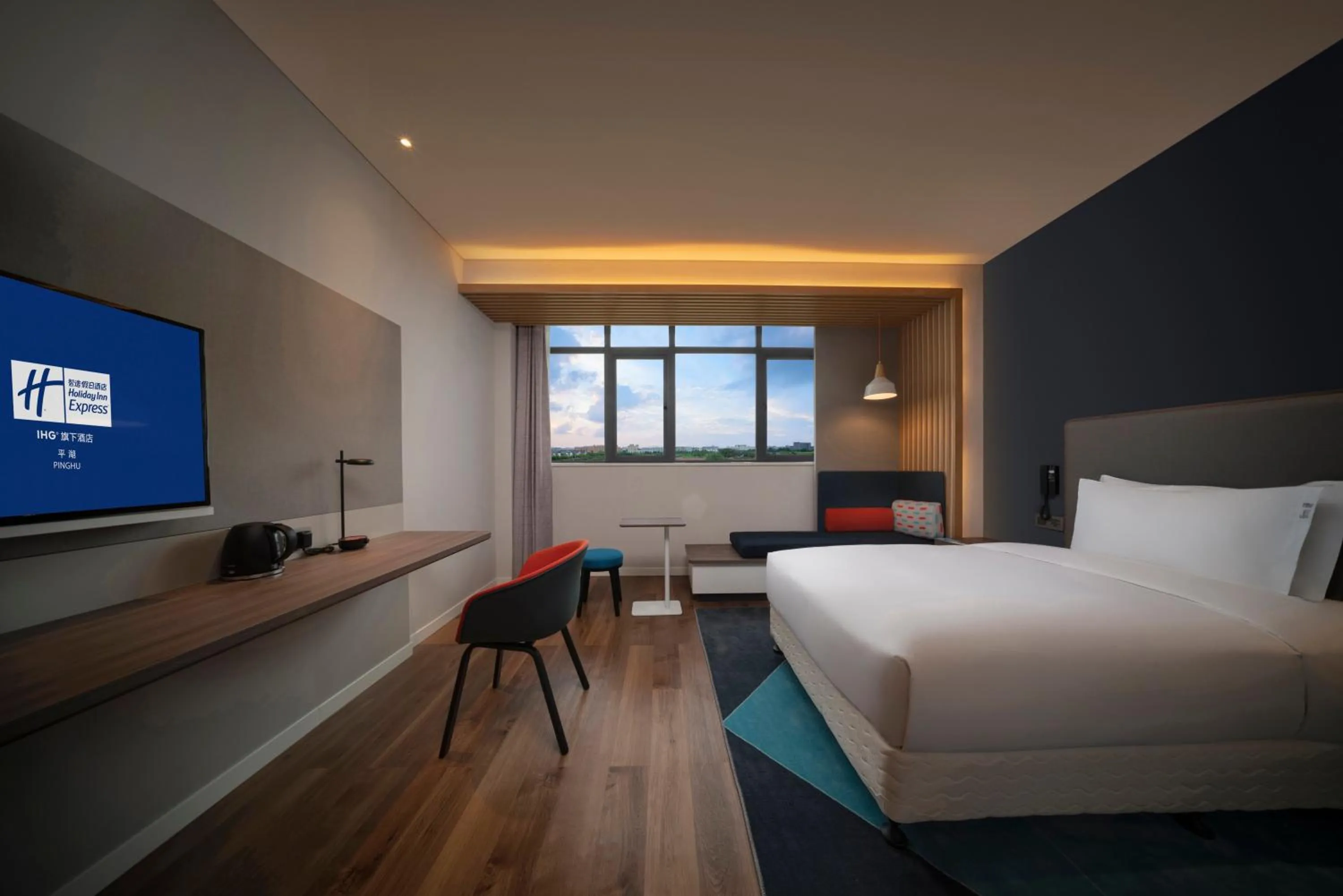 Photo of the whole room in Holiday Inn Express Pinghu by IHG