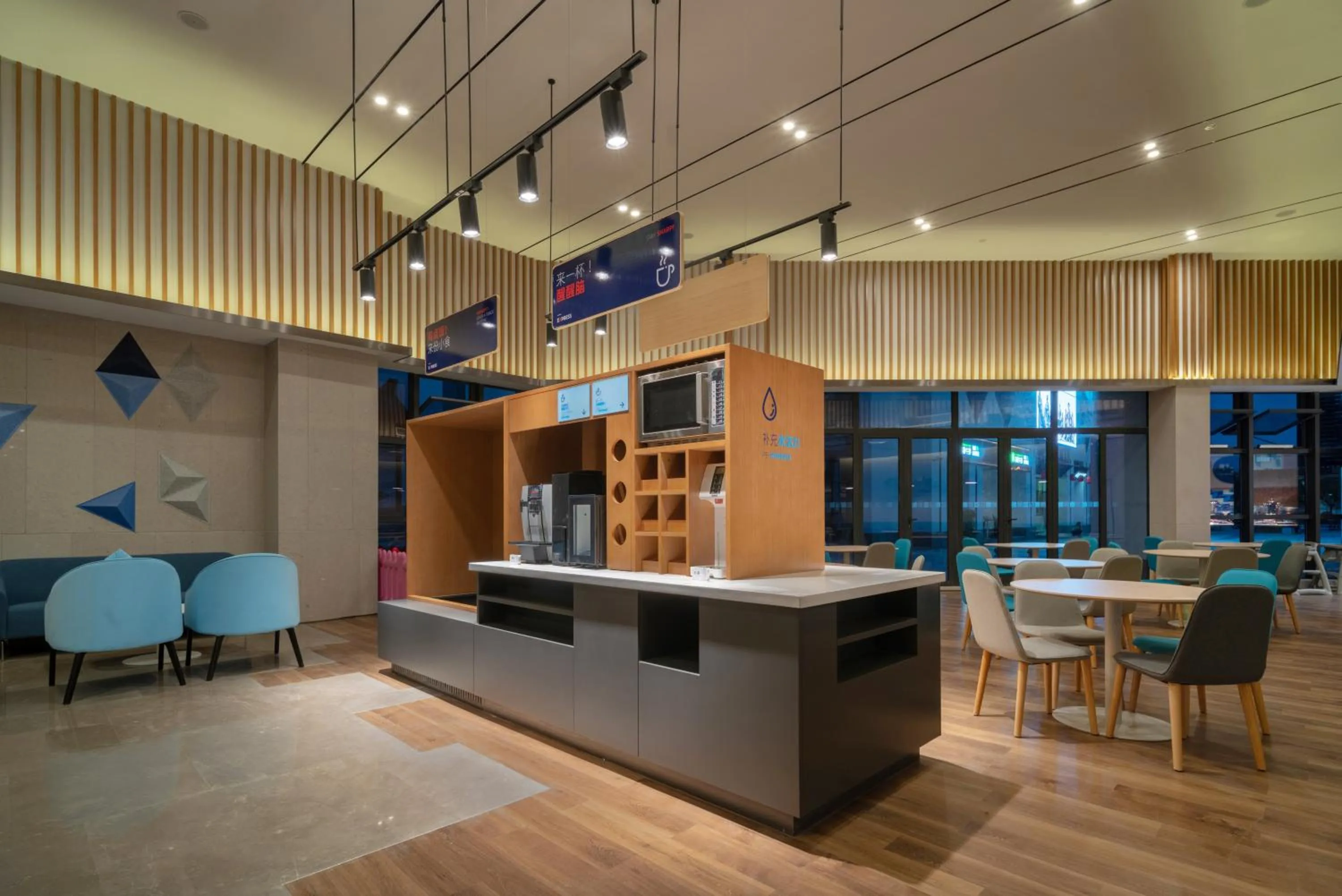 Photo of the whole room in Holiday Inn Express Pinghu by IHG