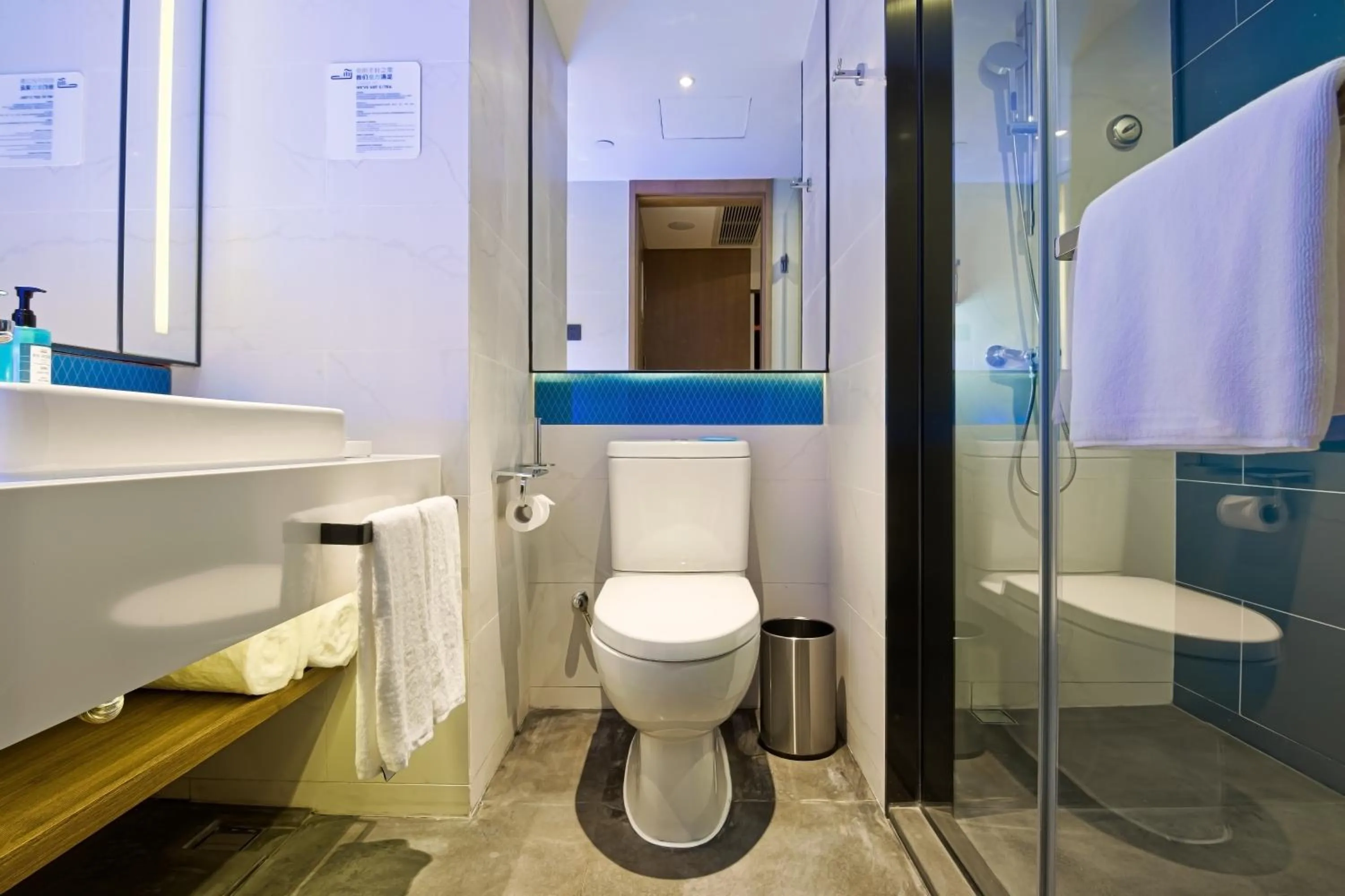 Bathroom in Holiday Inn Express Shenzhen Dongmen by IHG