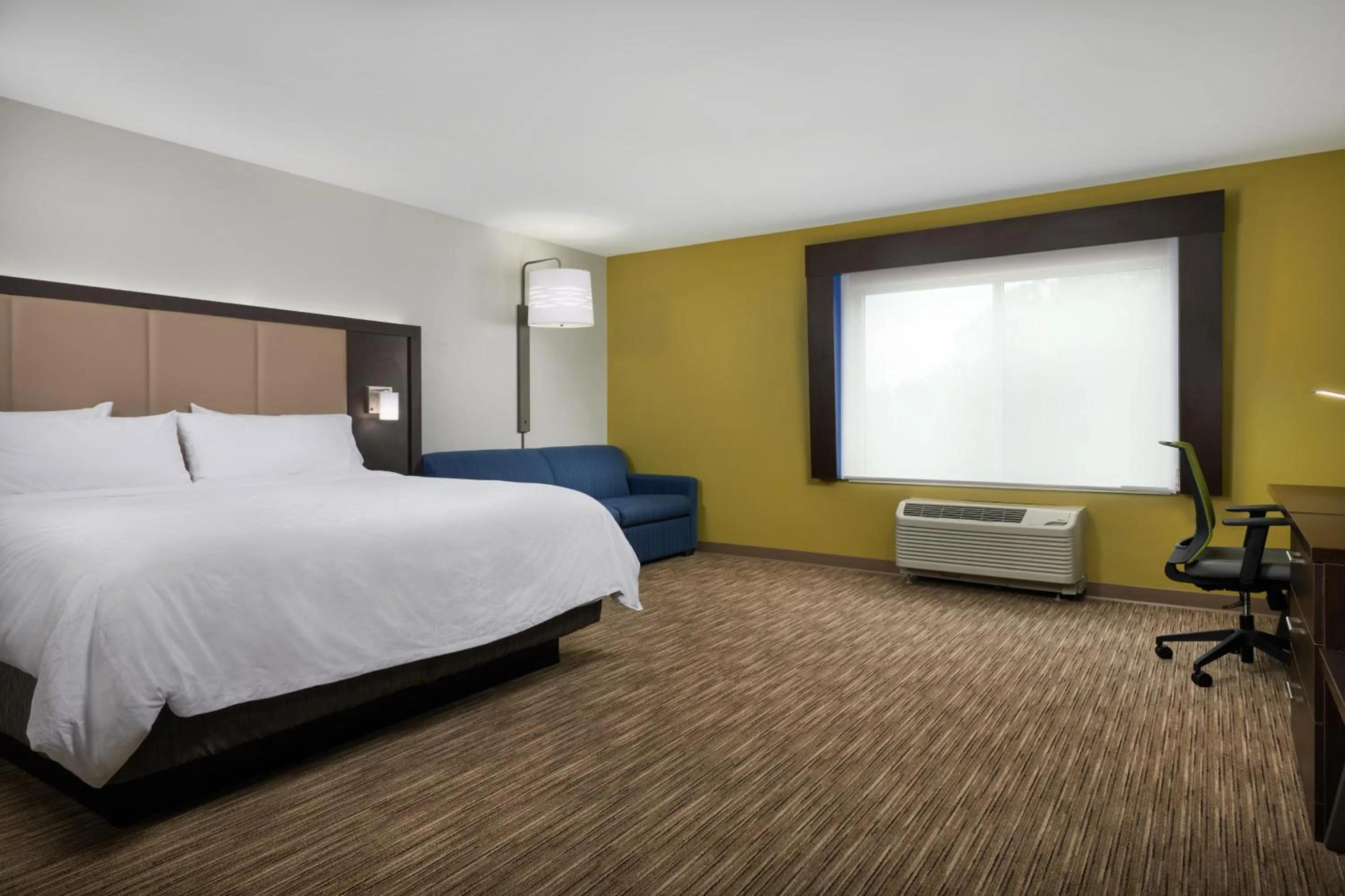 Photo of the whole room, Bed in Holiday Inn Express Amherst - Lockport by IHG