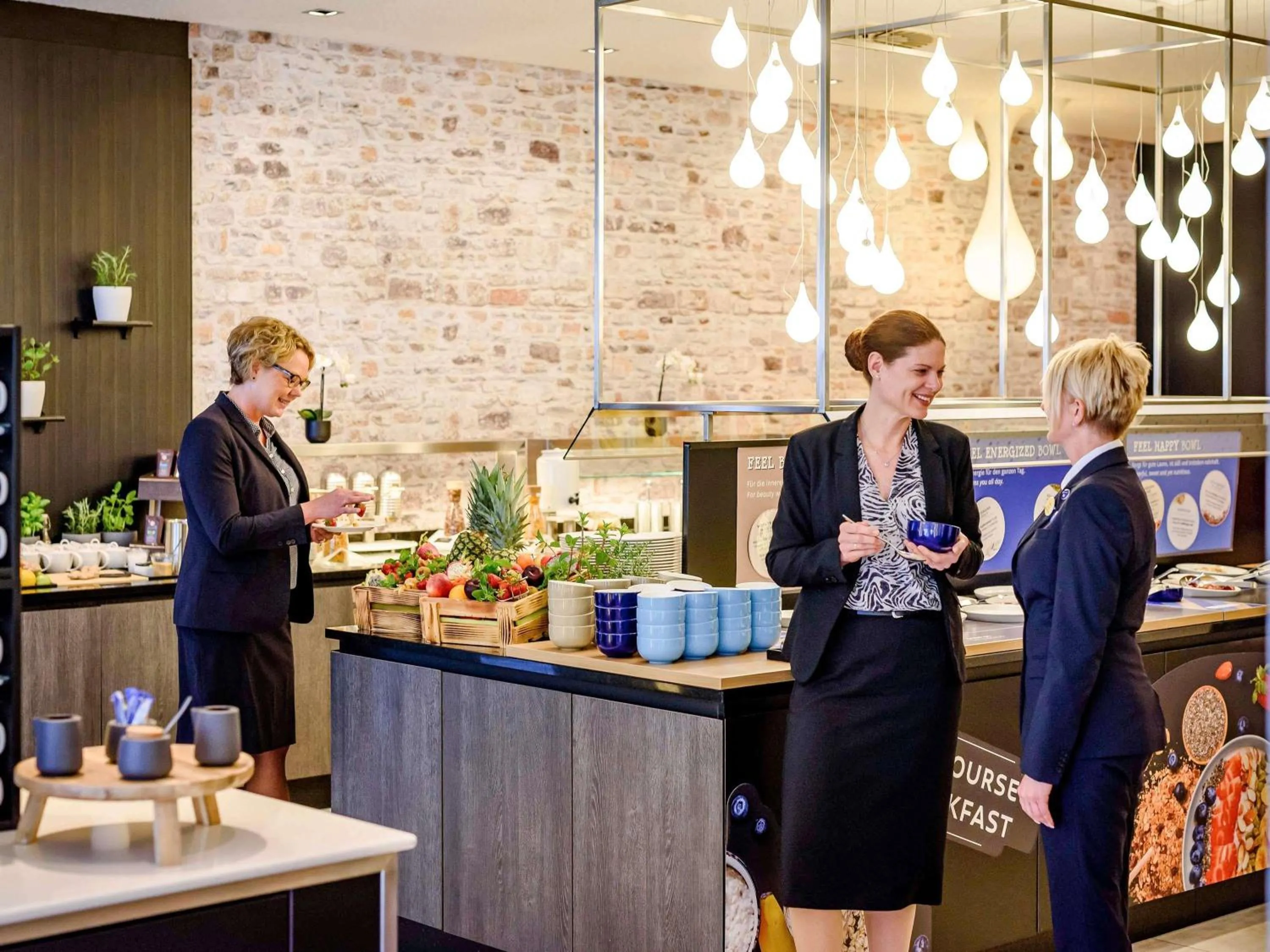 Restaurant/places to eat in Novotel Frankfurt City