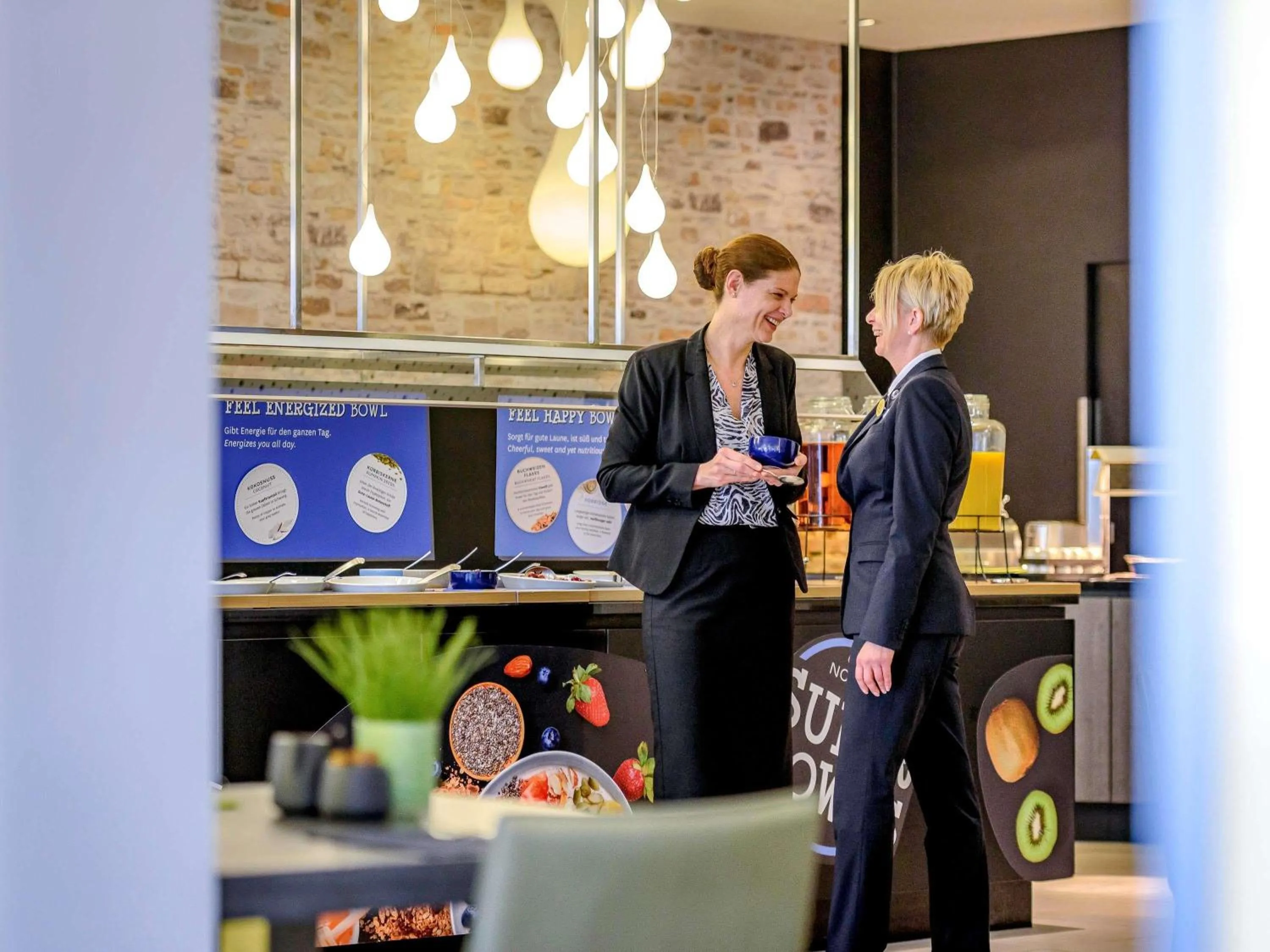 Restaurant/places to eat in Novotel Frankfurt City