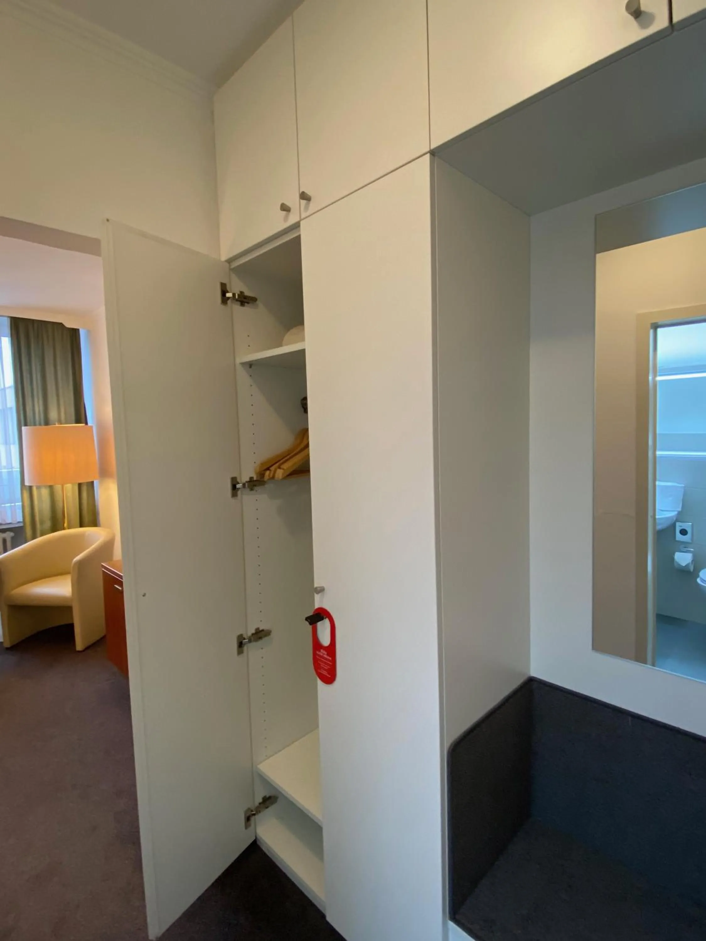 Bedroom, Bed in Hotel Flensburger Hof