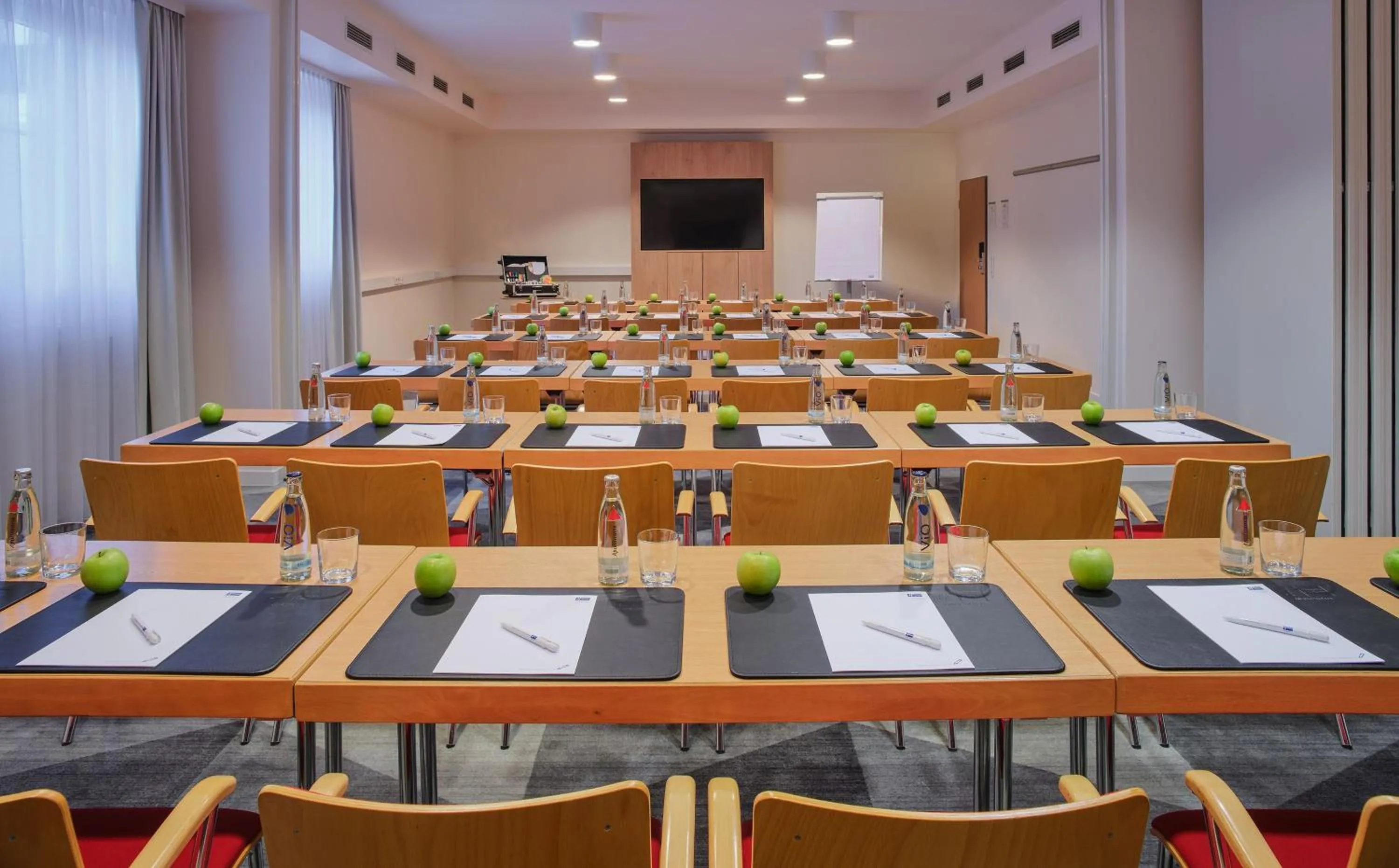 Meeting/conference room in Holiday Inn Express Frankfurt Airport by IHG