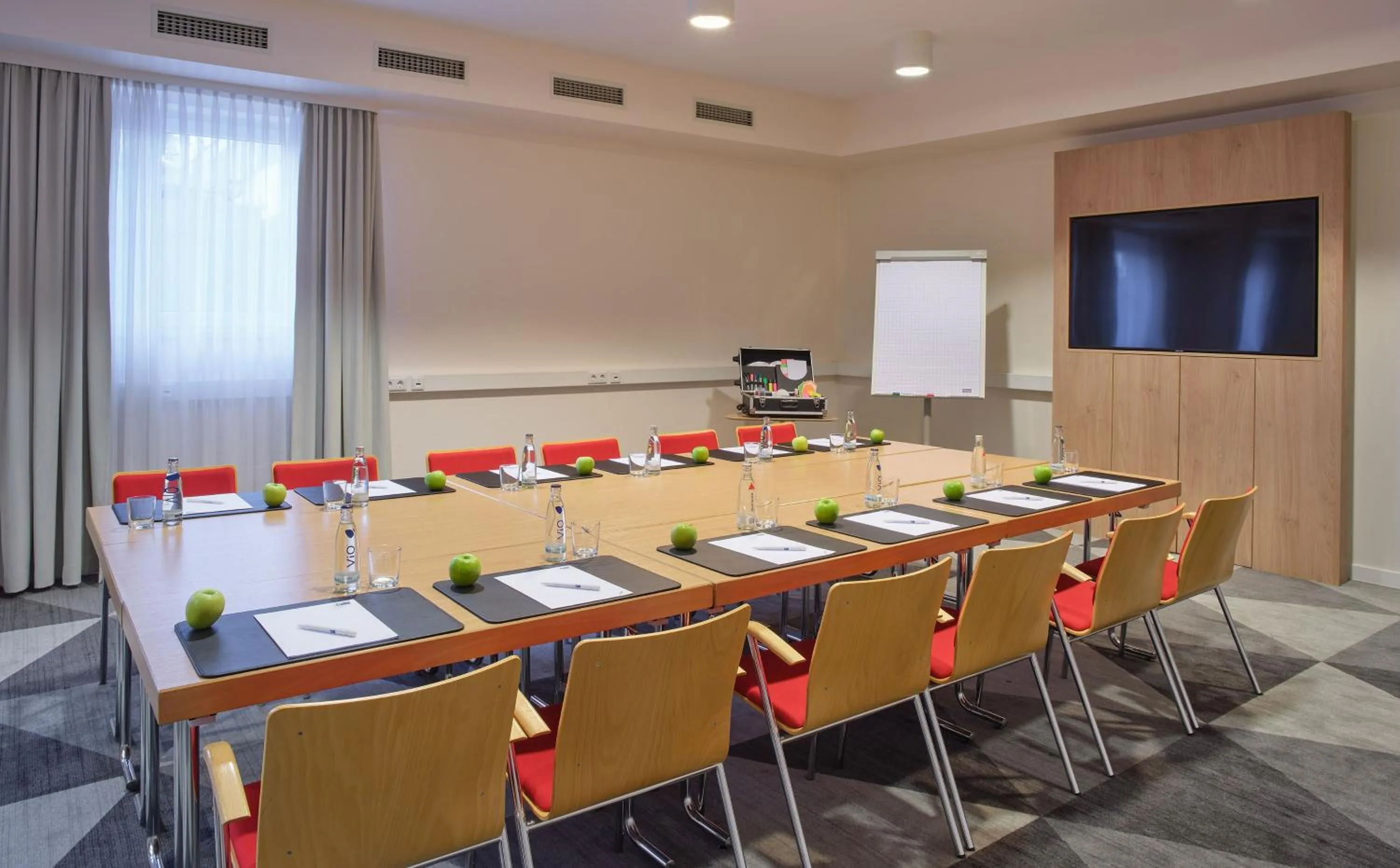 Business facilities in Holiday Inn Express Frankfurt Airport by IHG