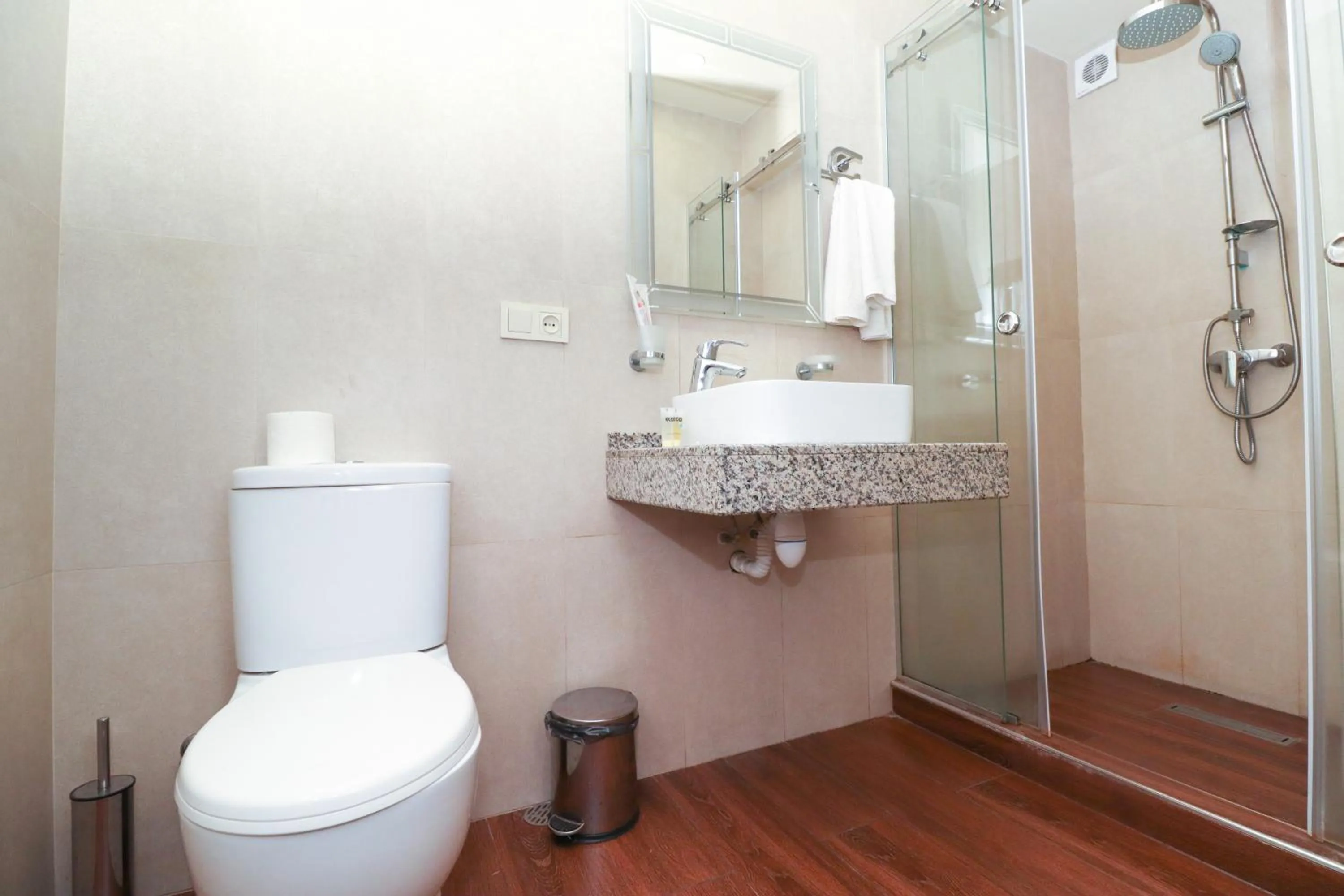 Shower in MANDARIN Hotel